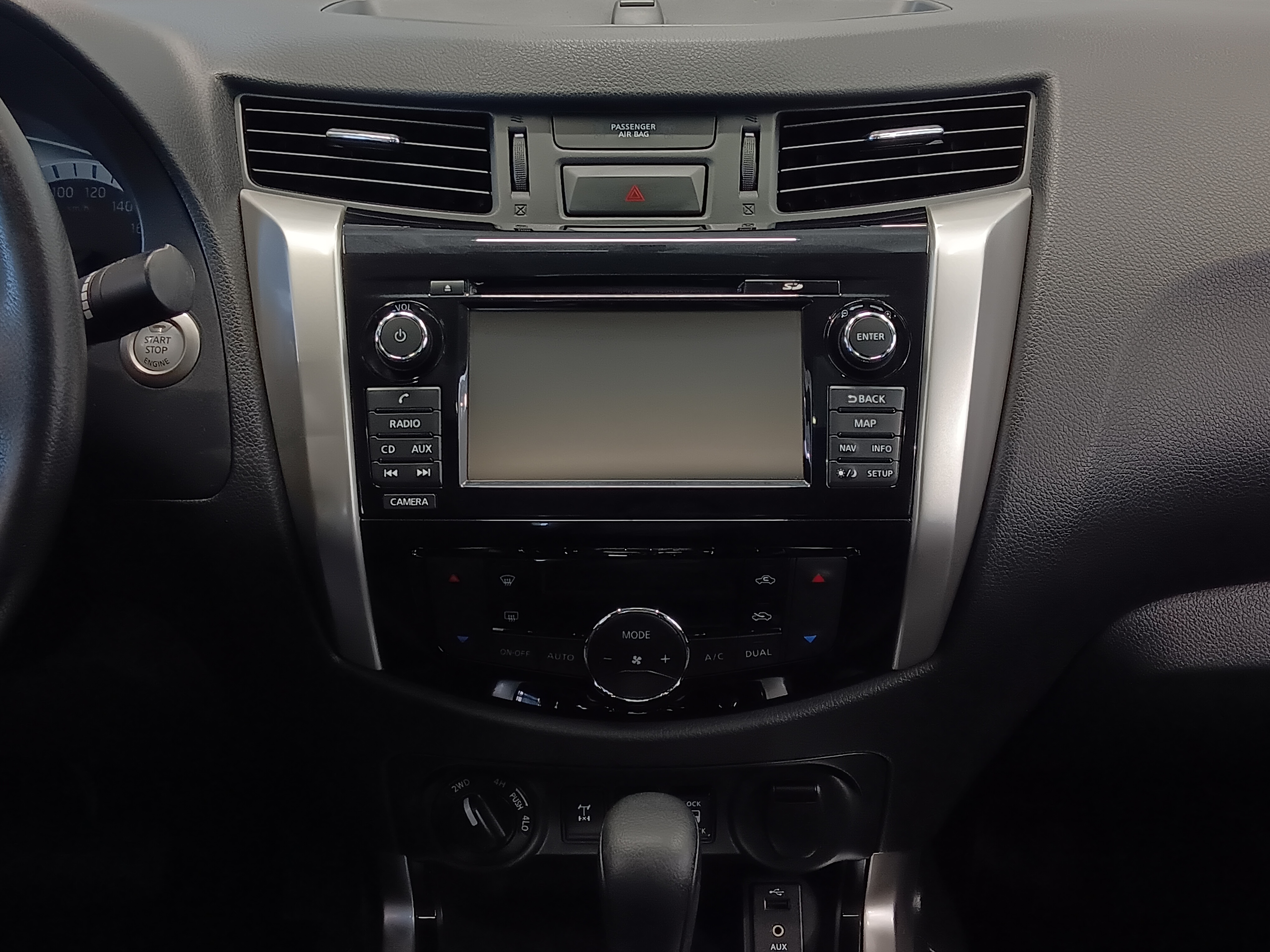 NISSAN Navara 2019