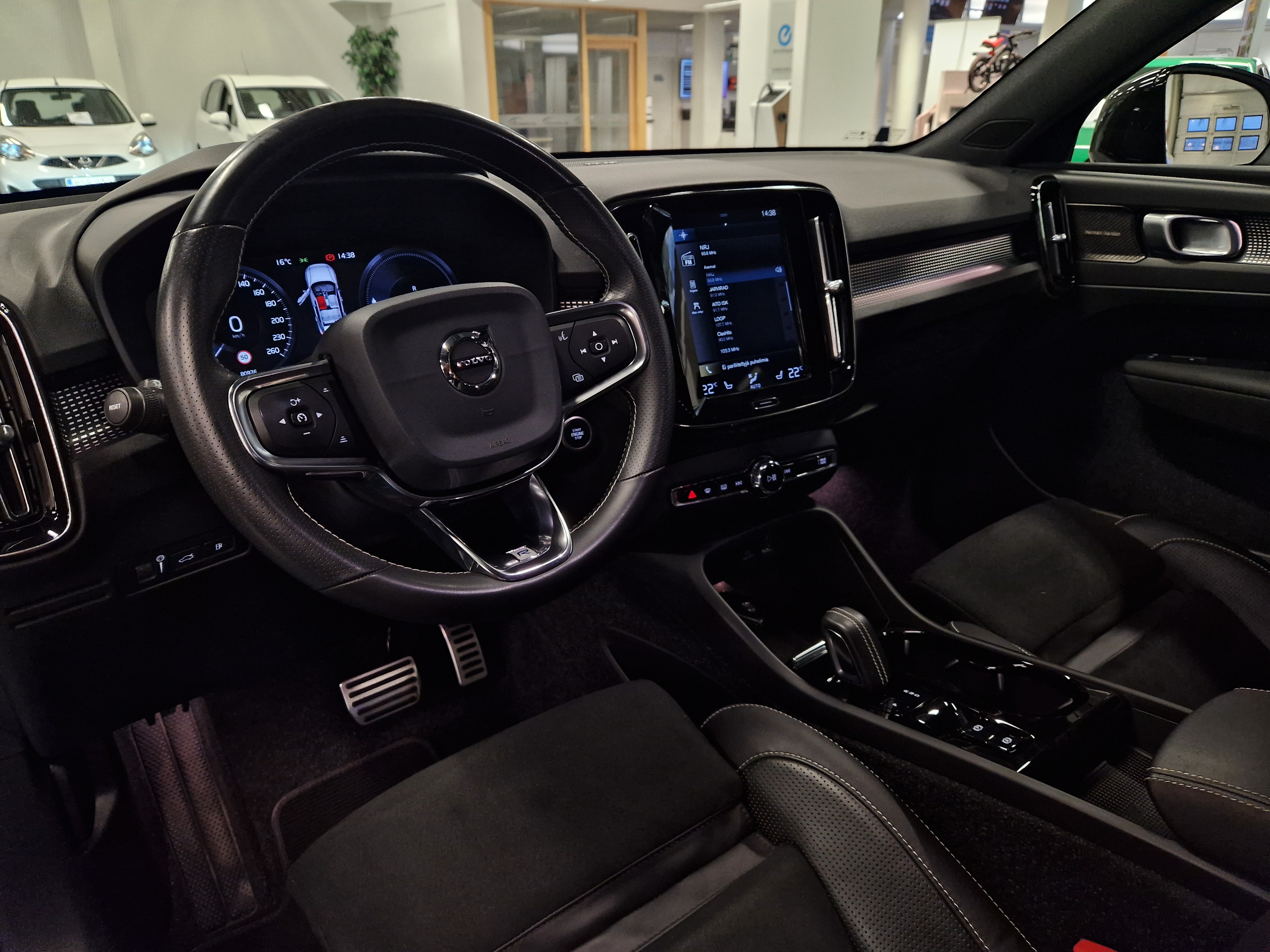 VOLVO XC40 2020
