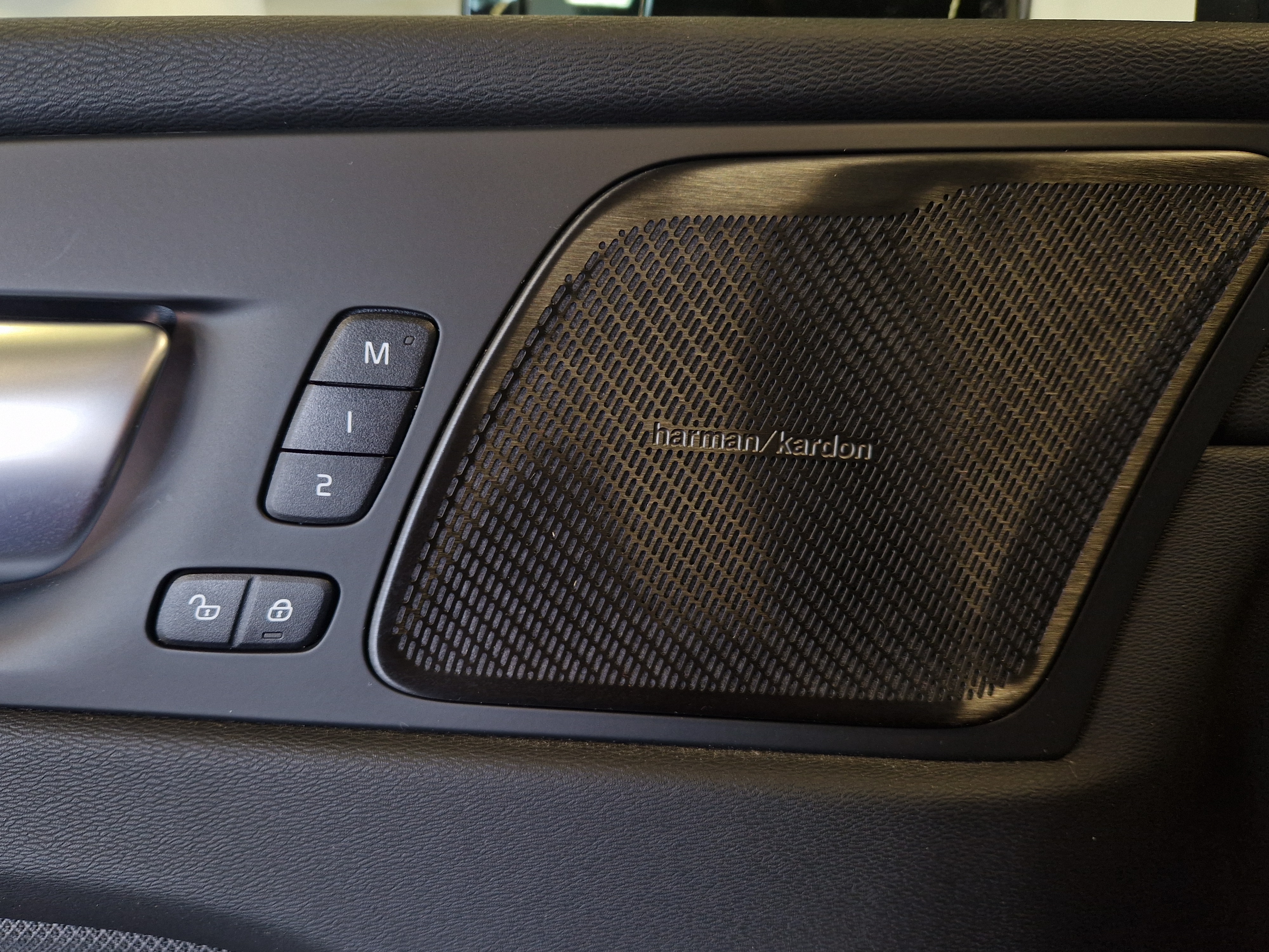 VOLVO XC60 2024