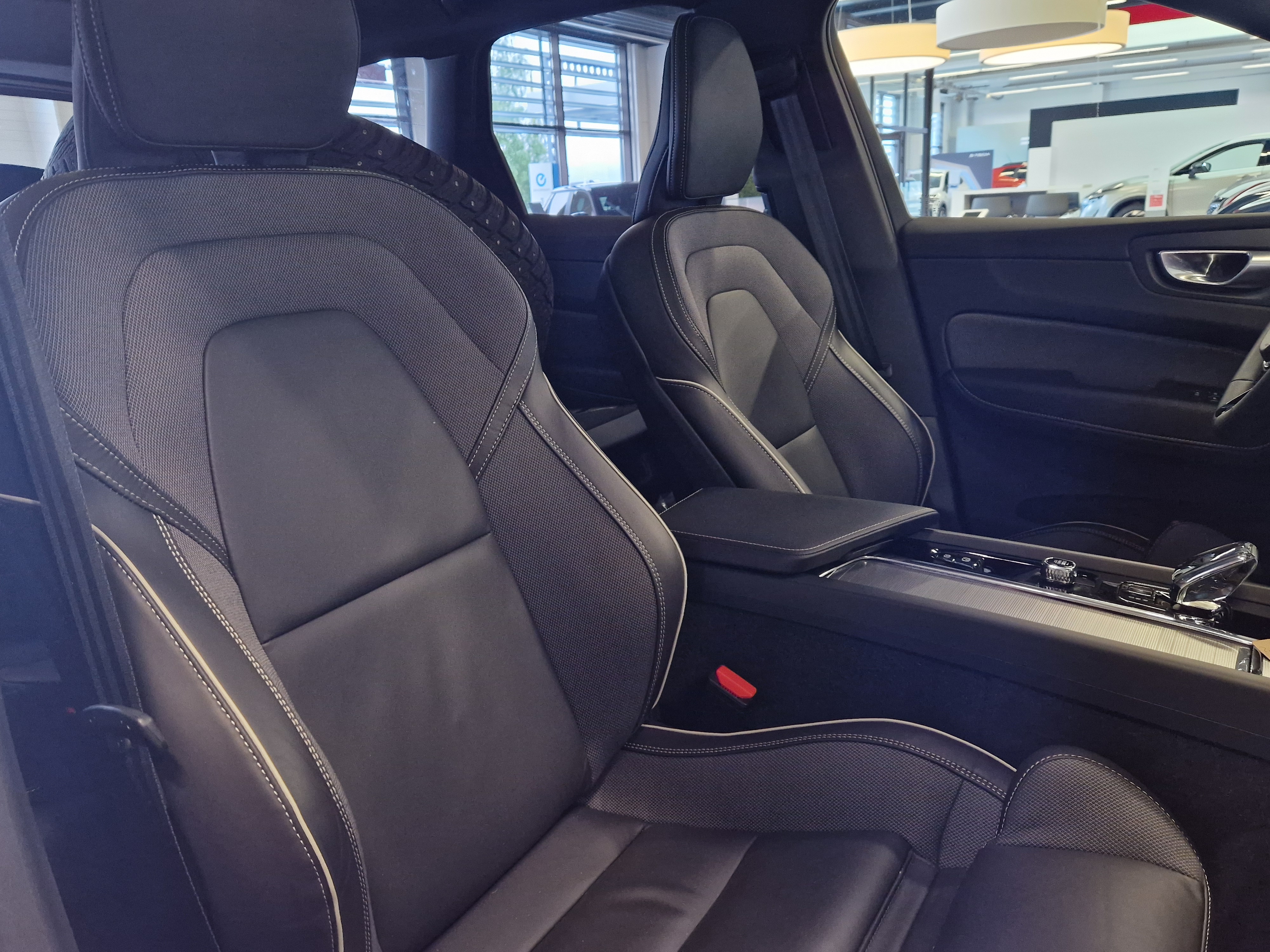 VOLVO XC60 2024