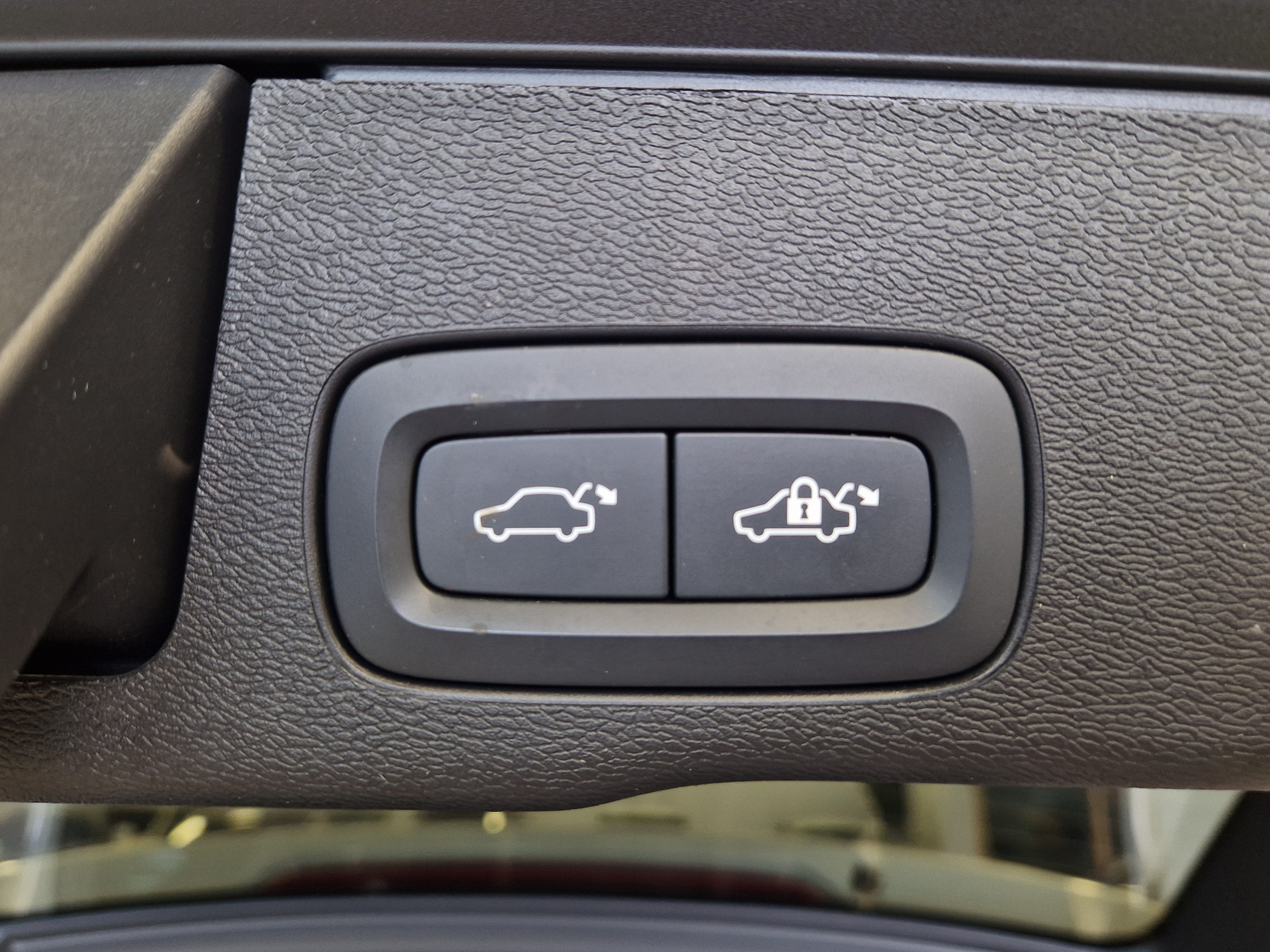 VOLVO XC60 2024