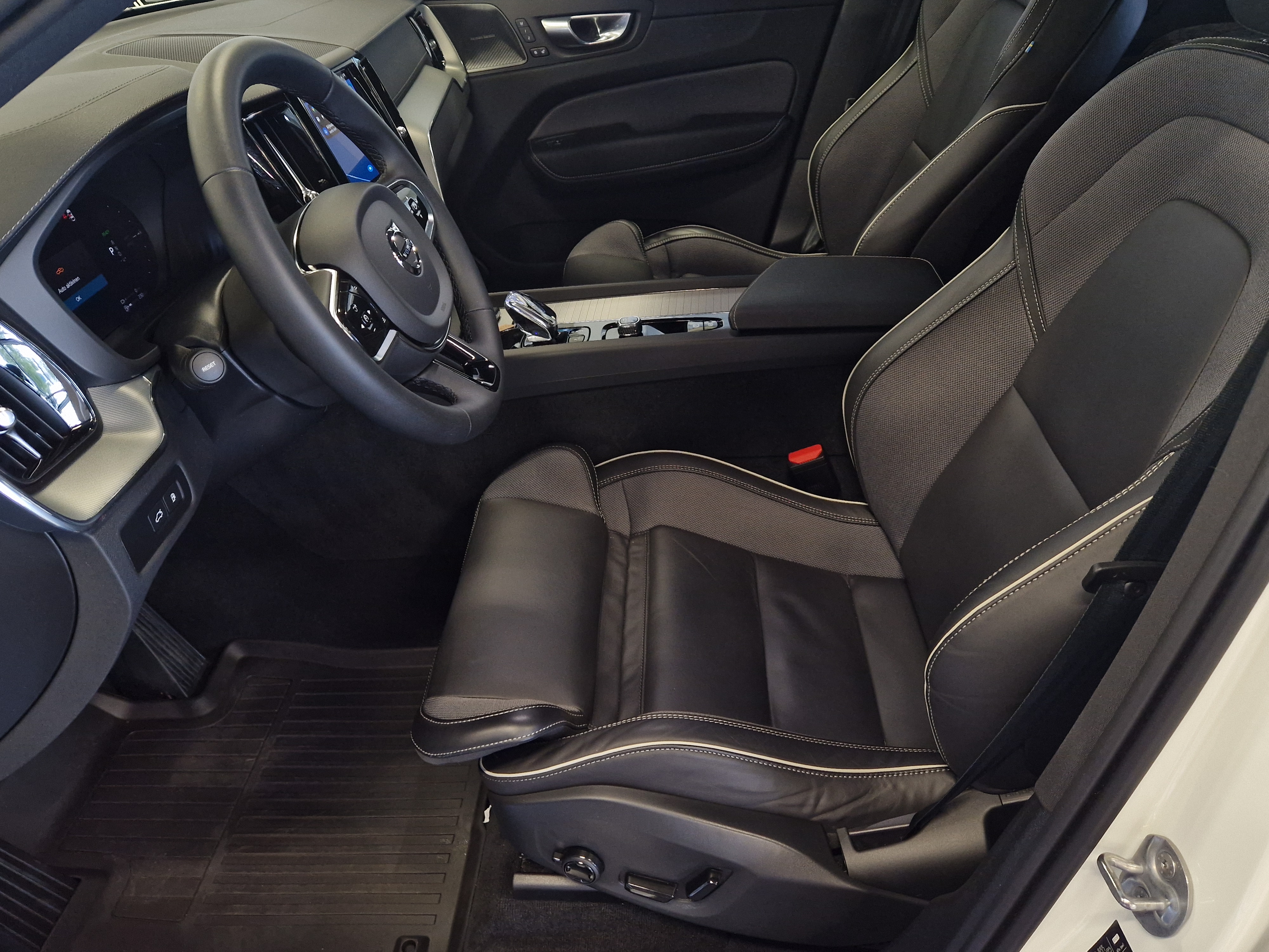 VOLVO XC60 2024