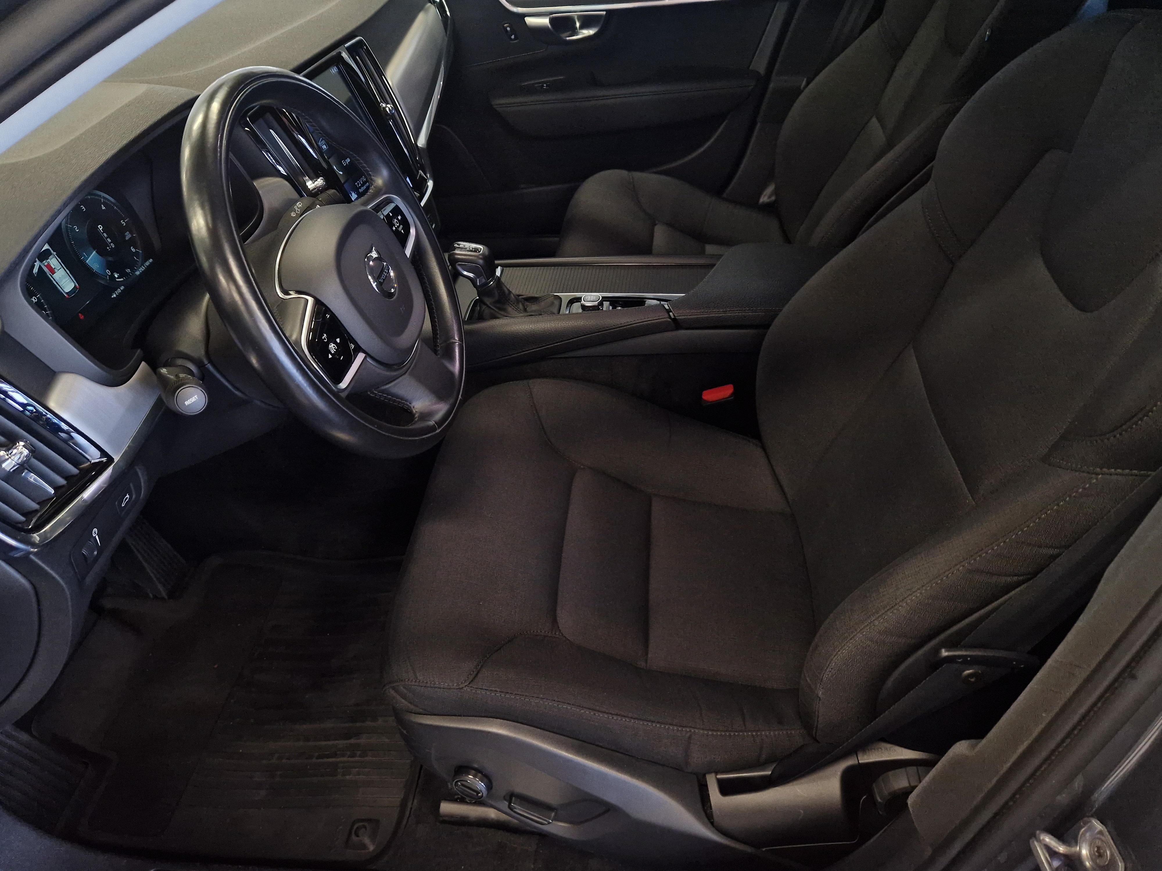 VOLVO V90 2019