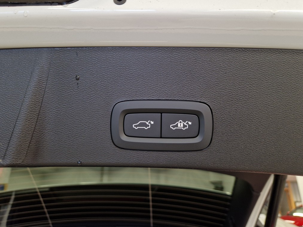 VOLVO EX40 4