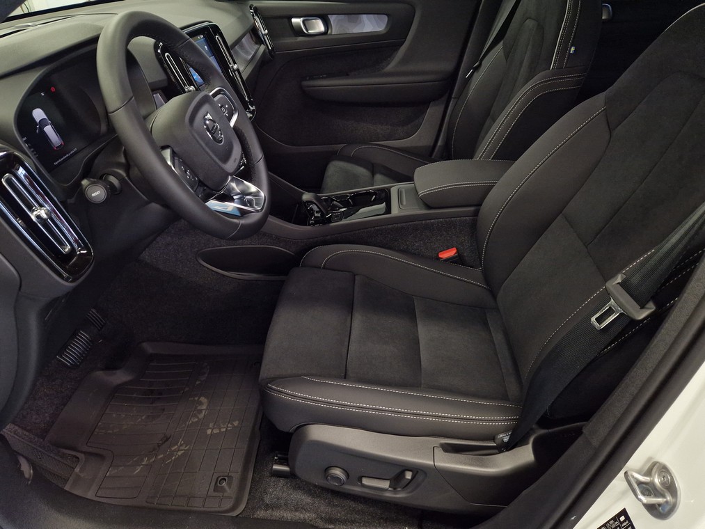 VOLVO EX40 5
