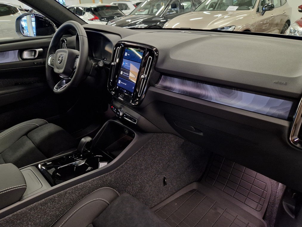VOLVO EX40 14