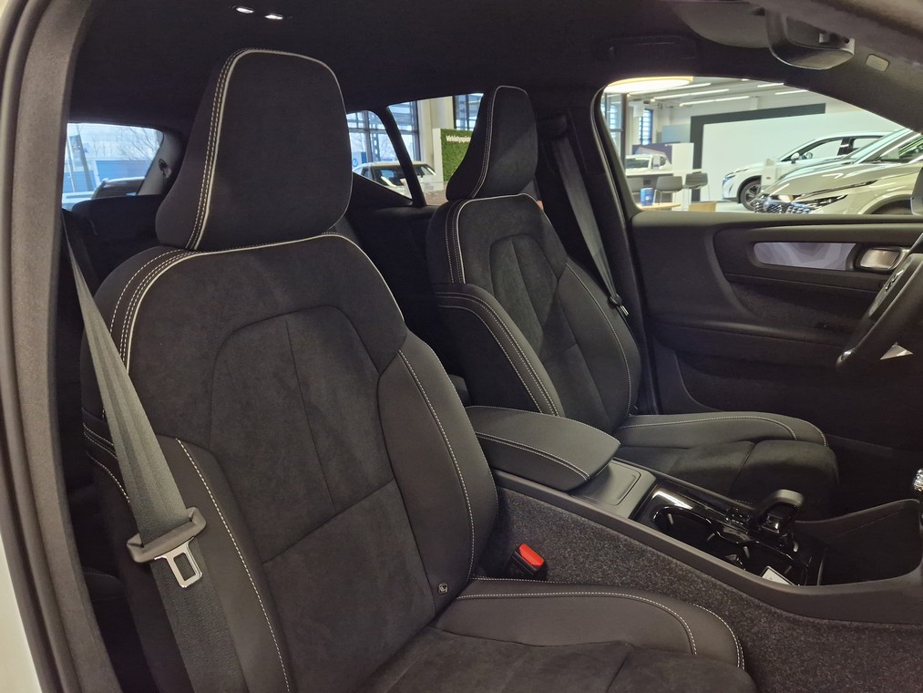 VOLVO EX40 15