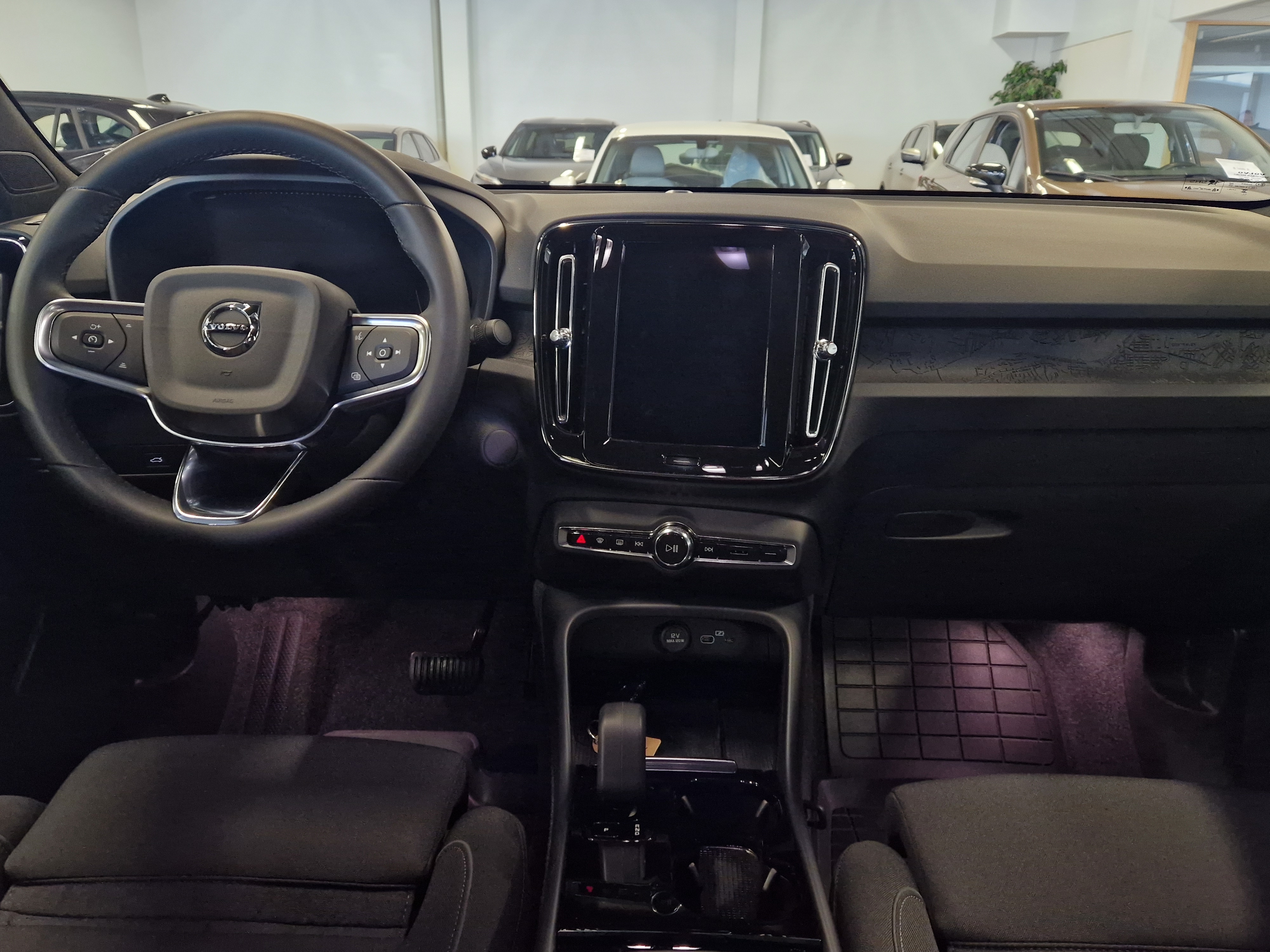 VOLVO C40 2024