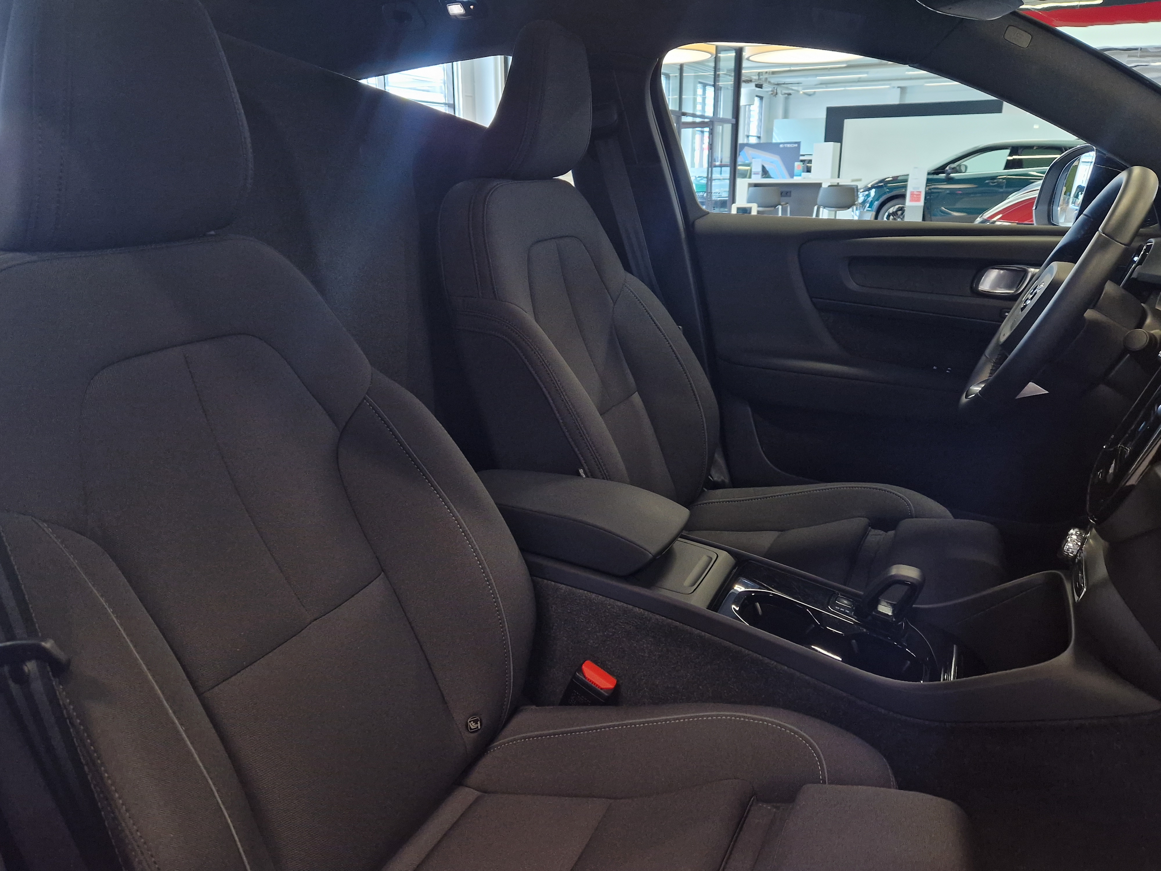 VOLVO C40 2024
