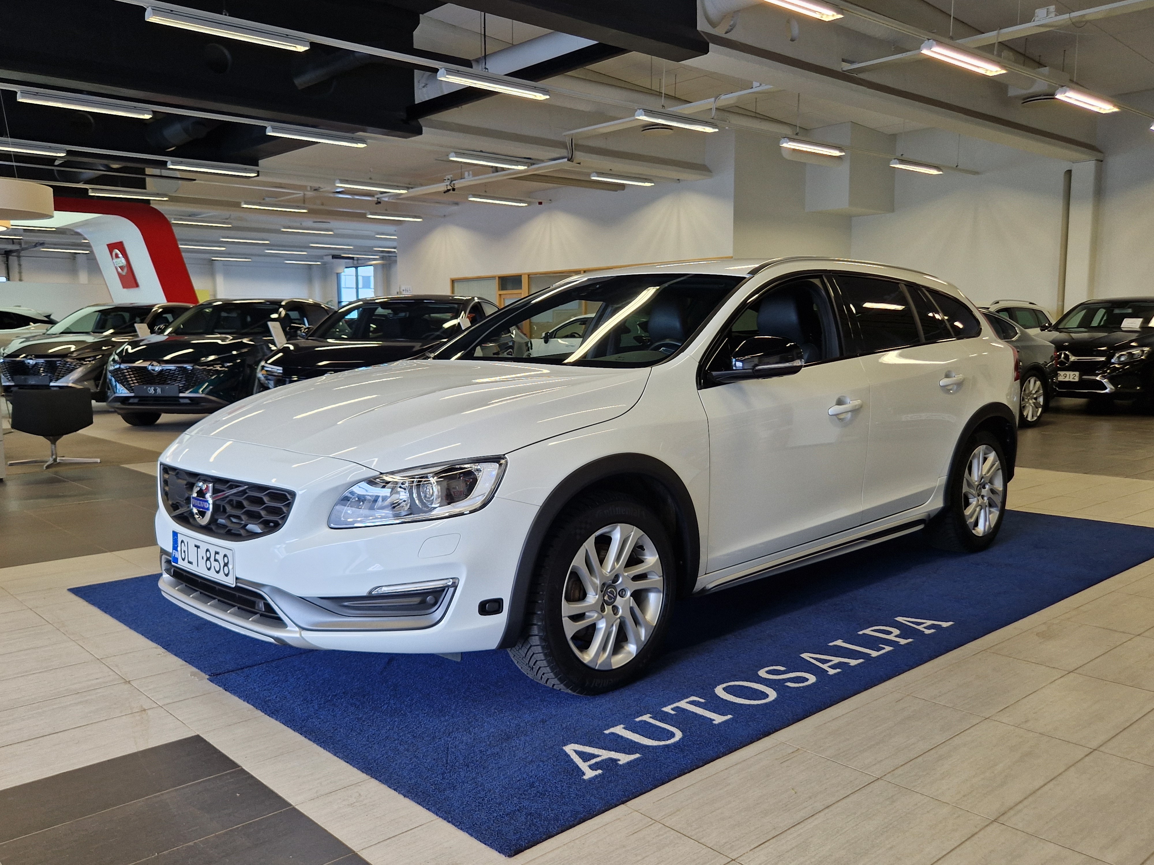 VOLVO V60 Cross Country 2016