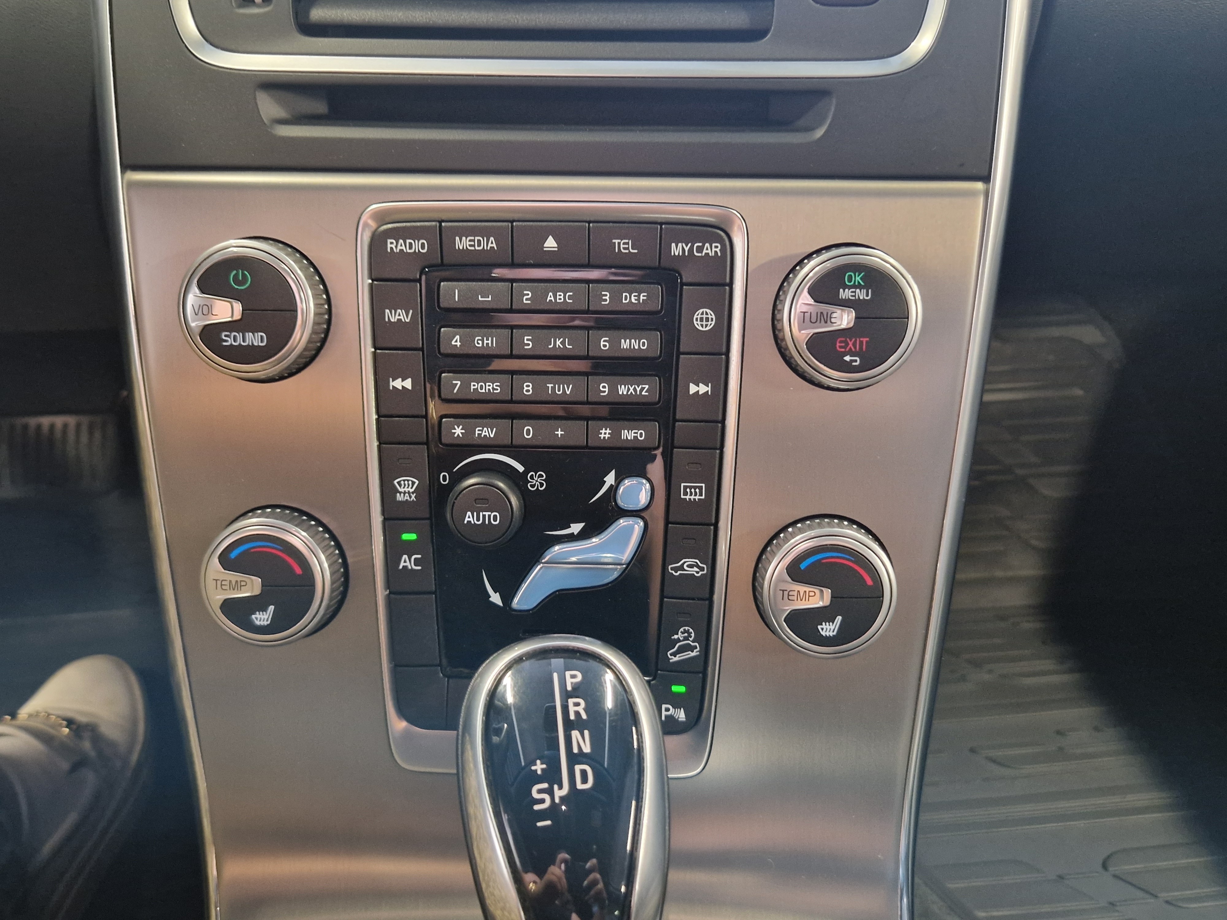 VOLVO V60 Cross Country 2016