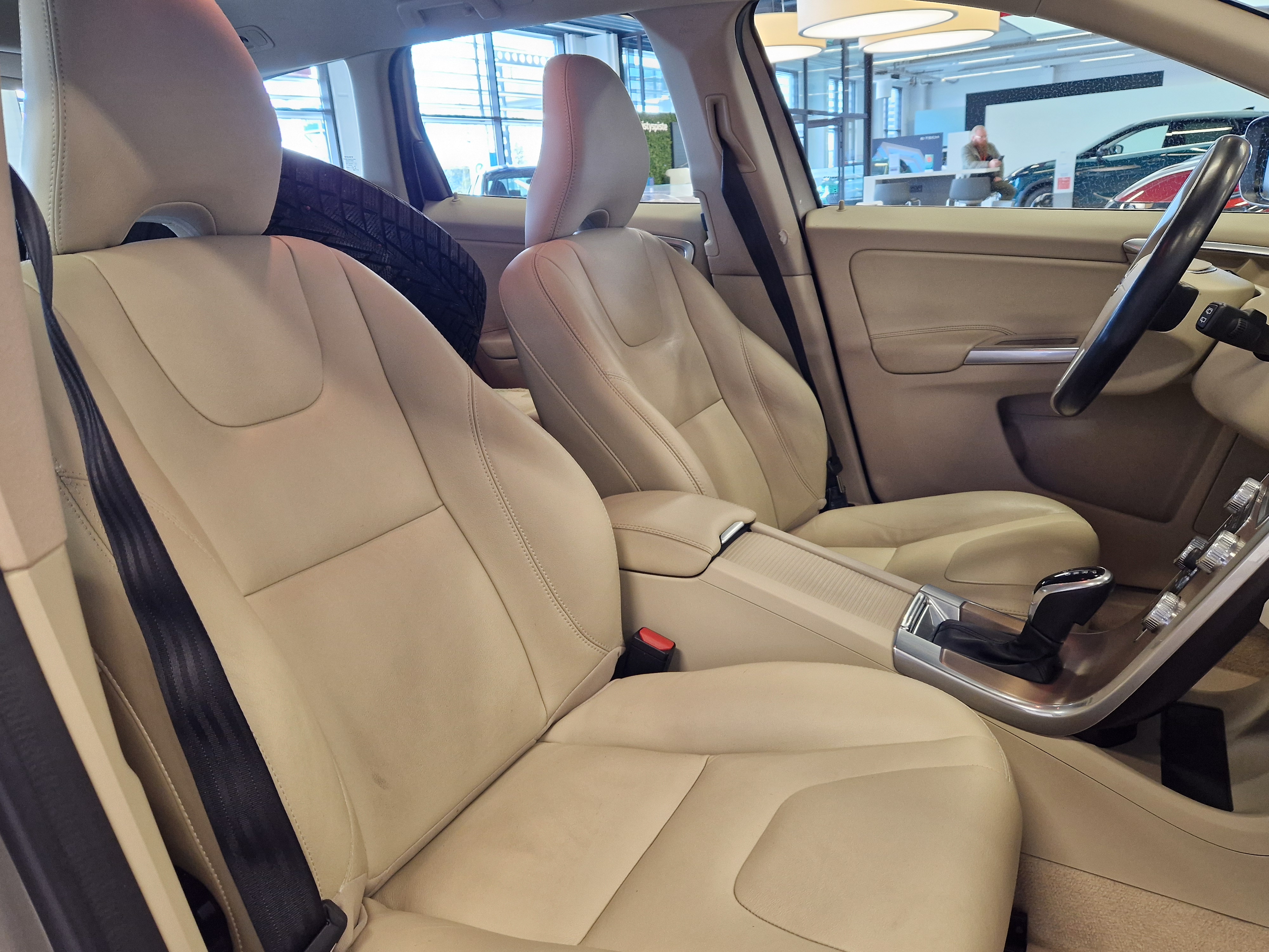 VOLVO XC60 2017