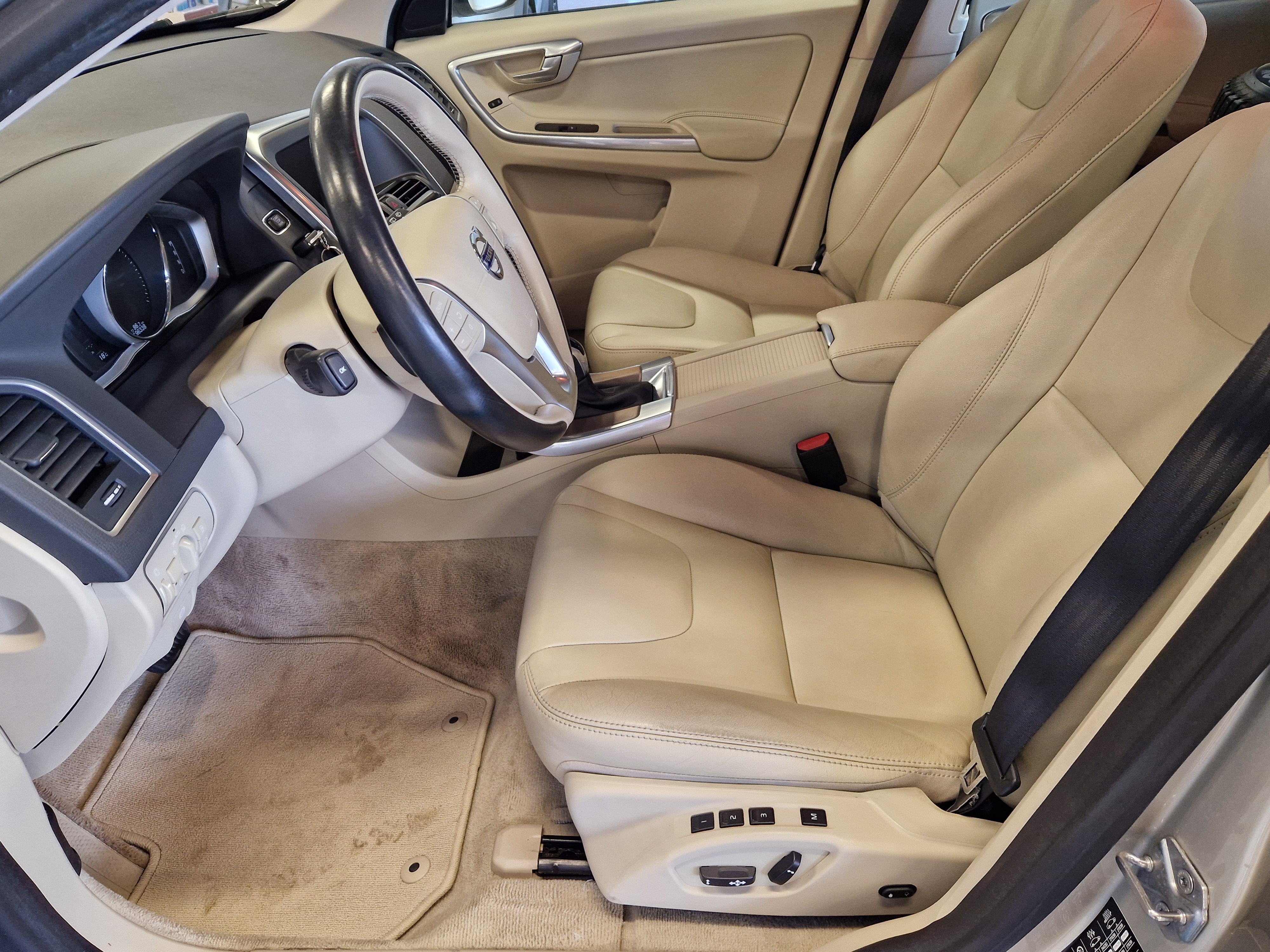 VOLVO XC60 2017