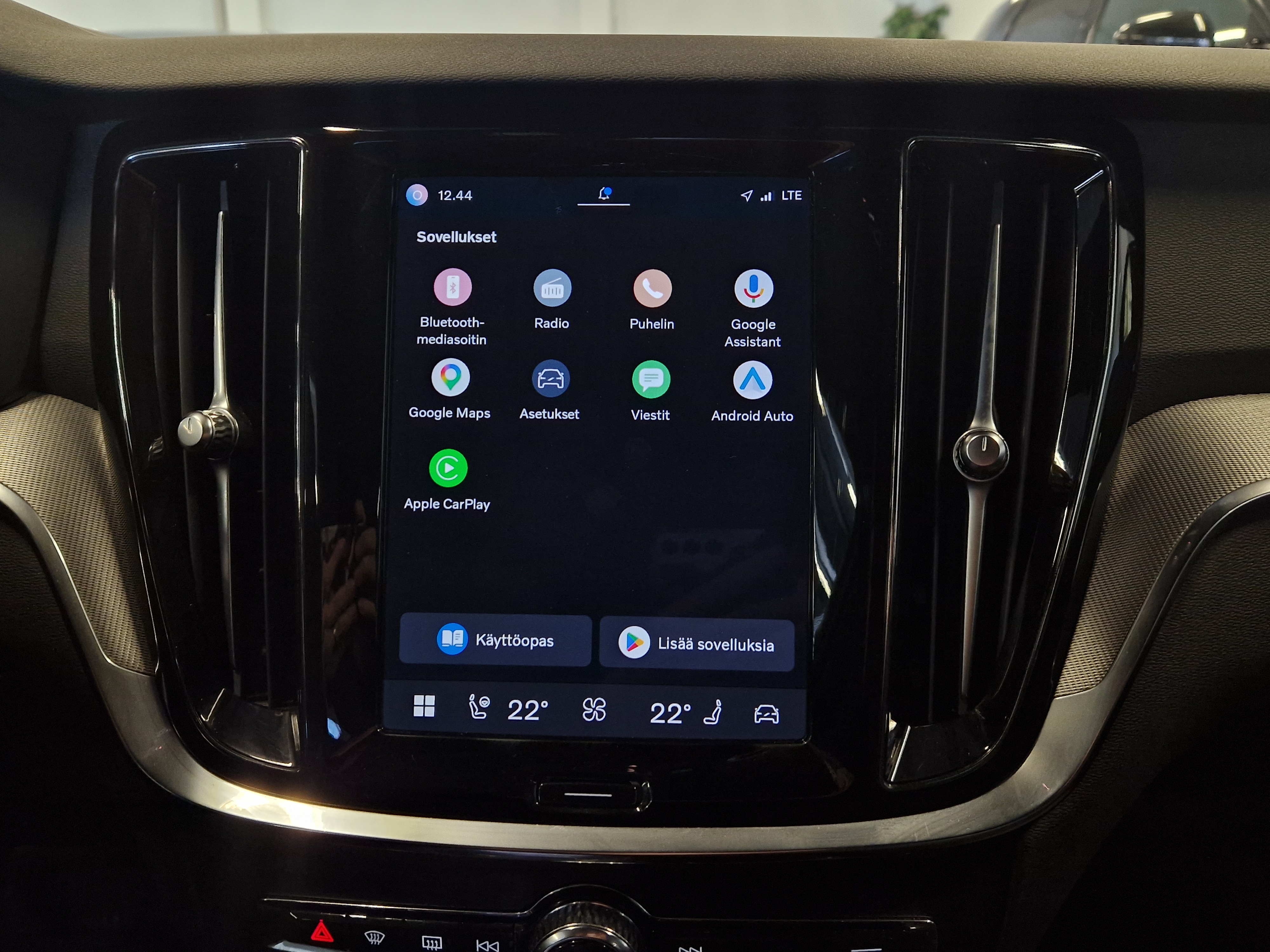 VOLVO V60 2023