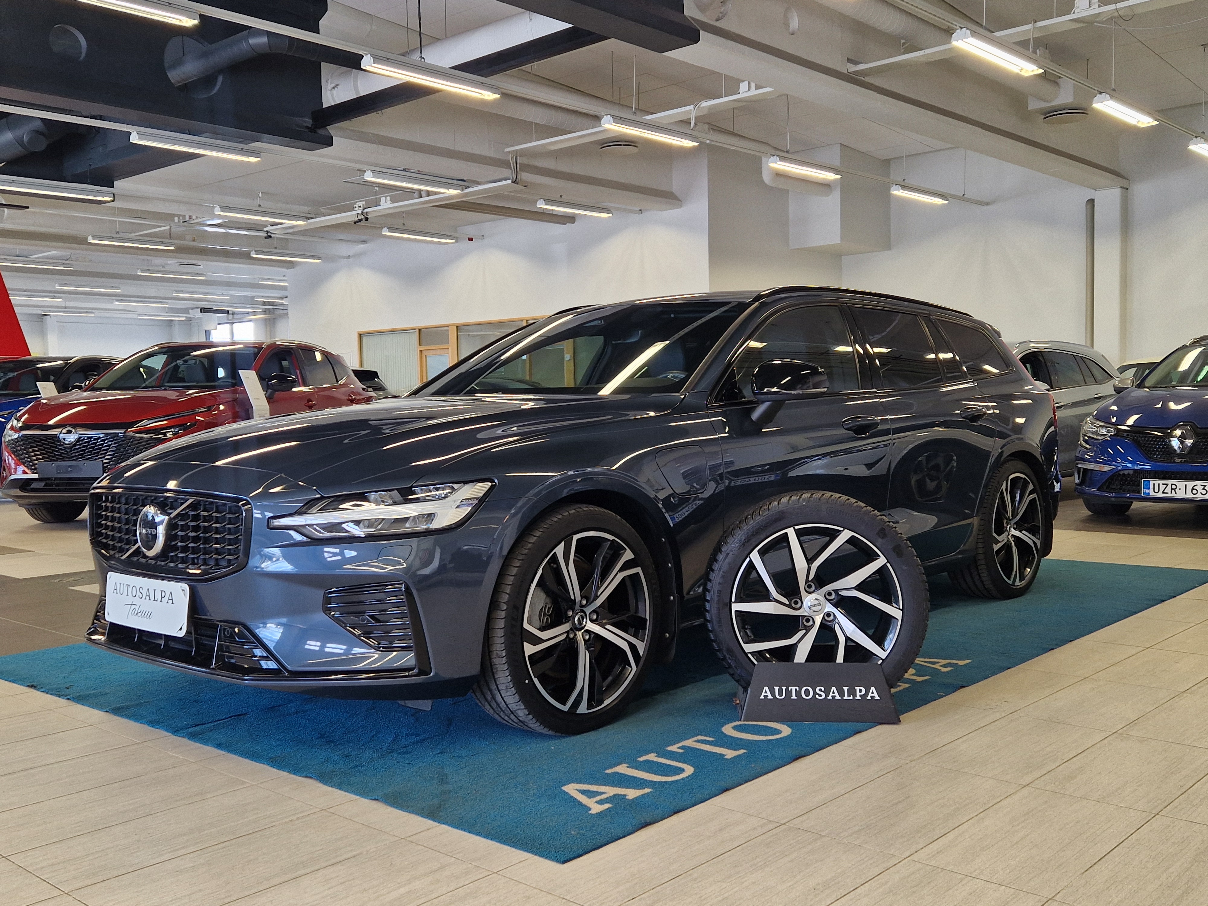VOLVO V60 2023
