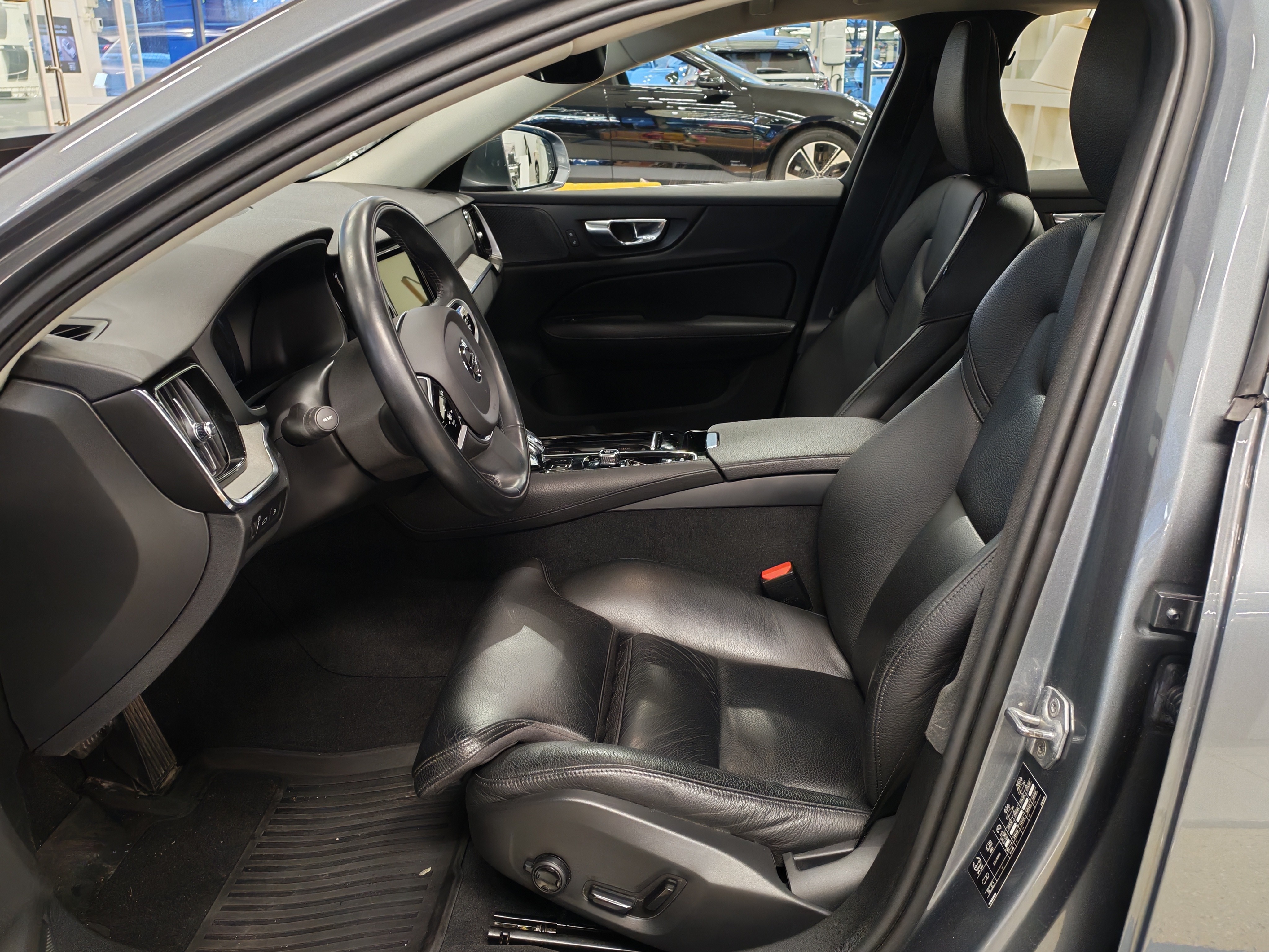 VOLVO S60 2022