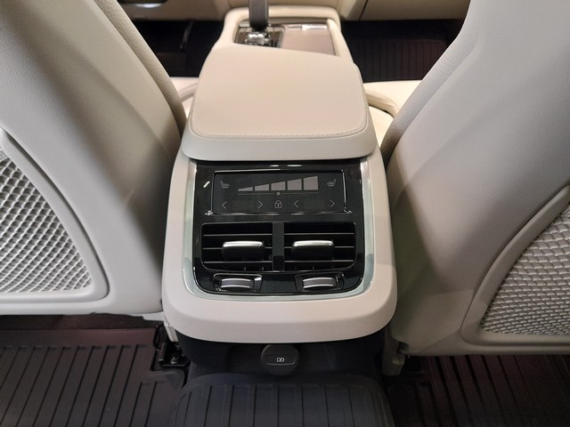 VOLVO V90 Cross Country 2023