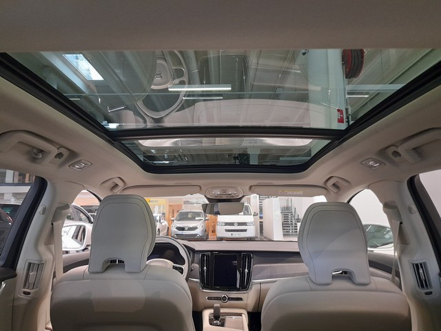 VOLVO V90 Cross Country 2023