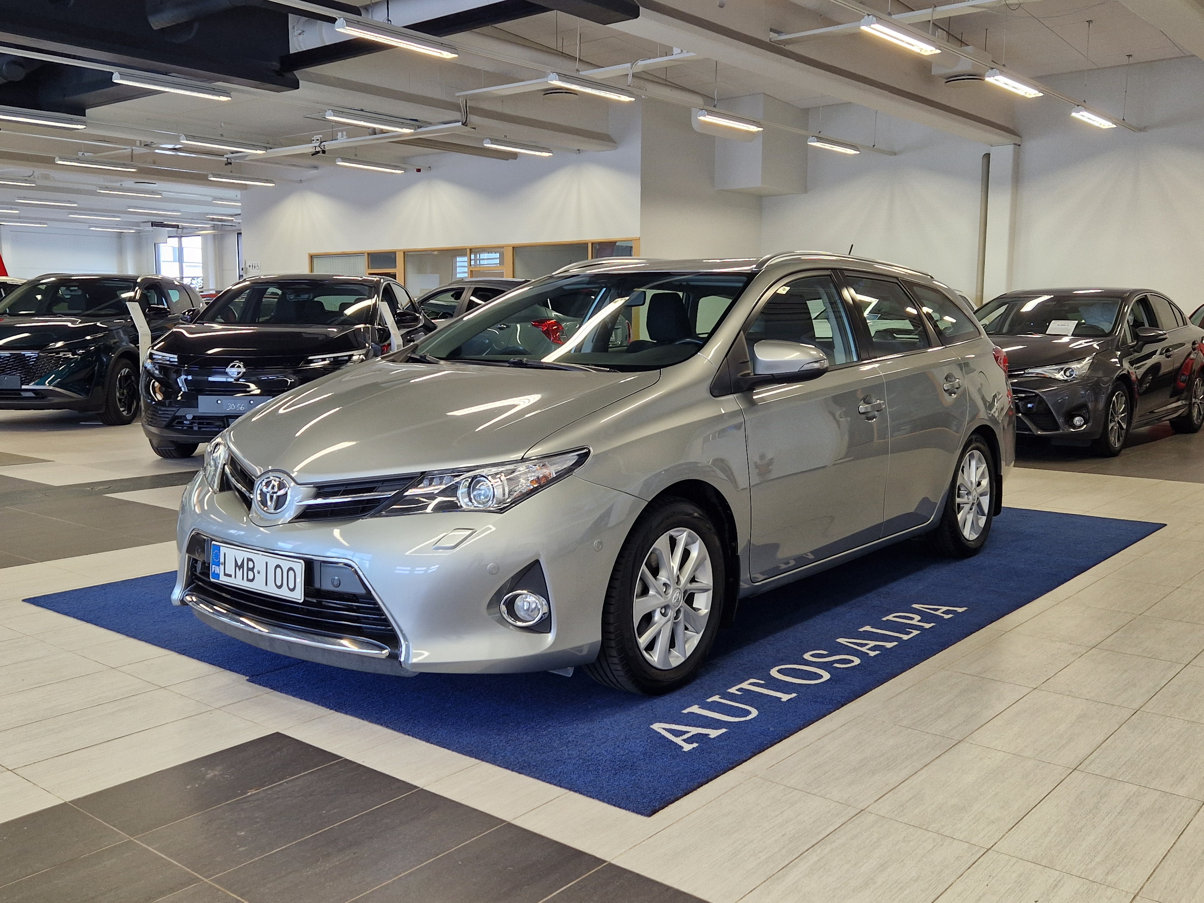 TOYOTA Auris 2013