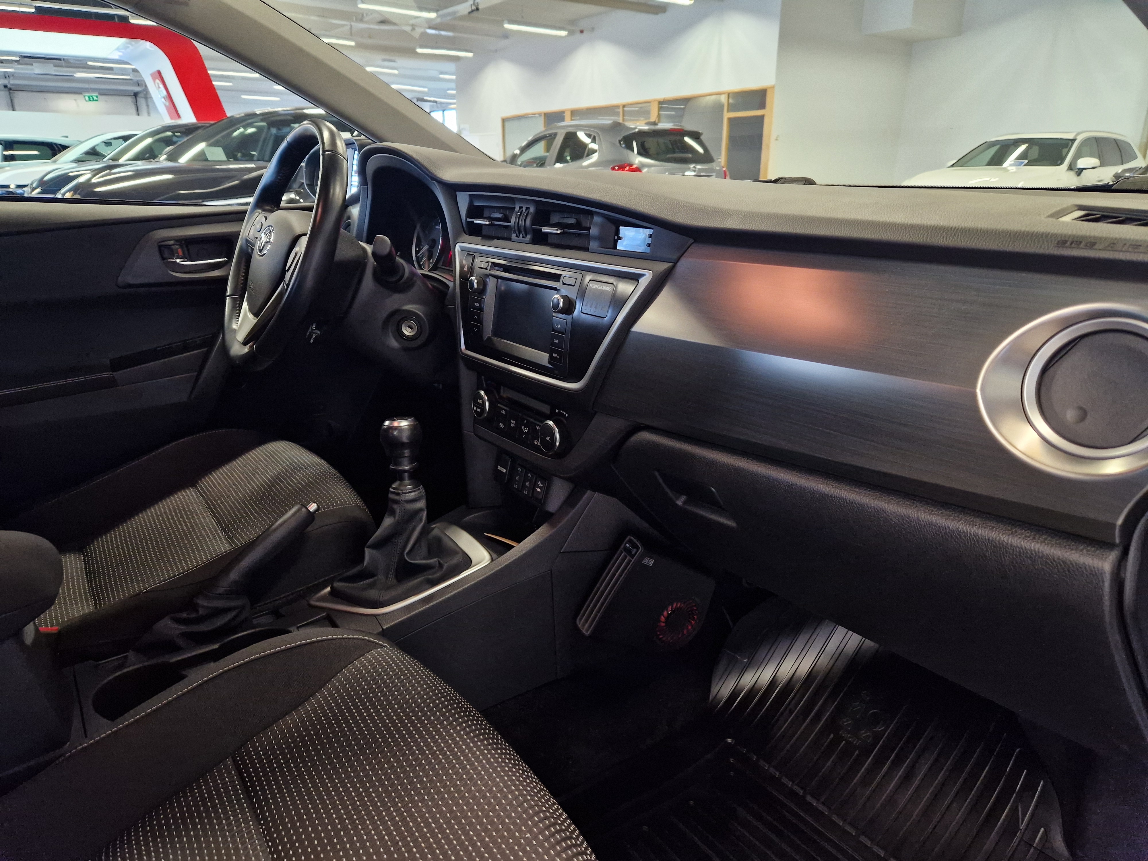 TOYOTA Auris 2013