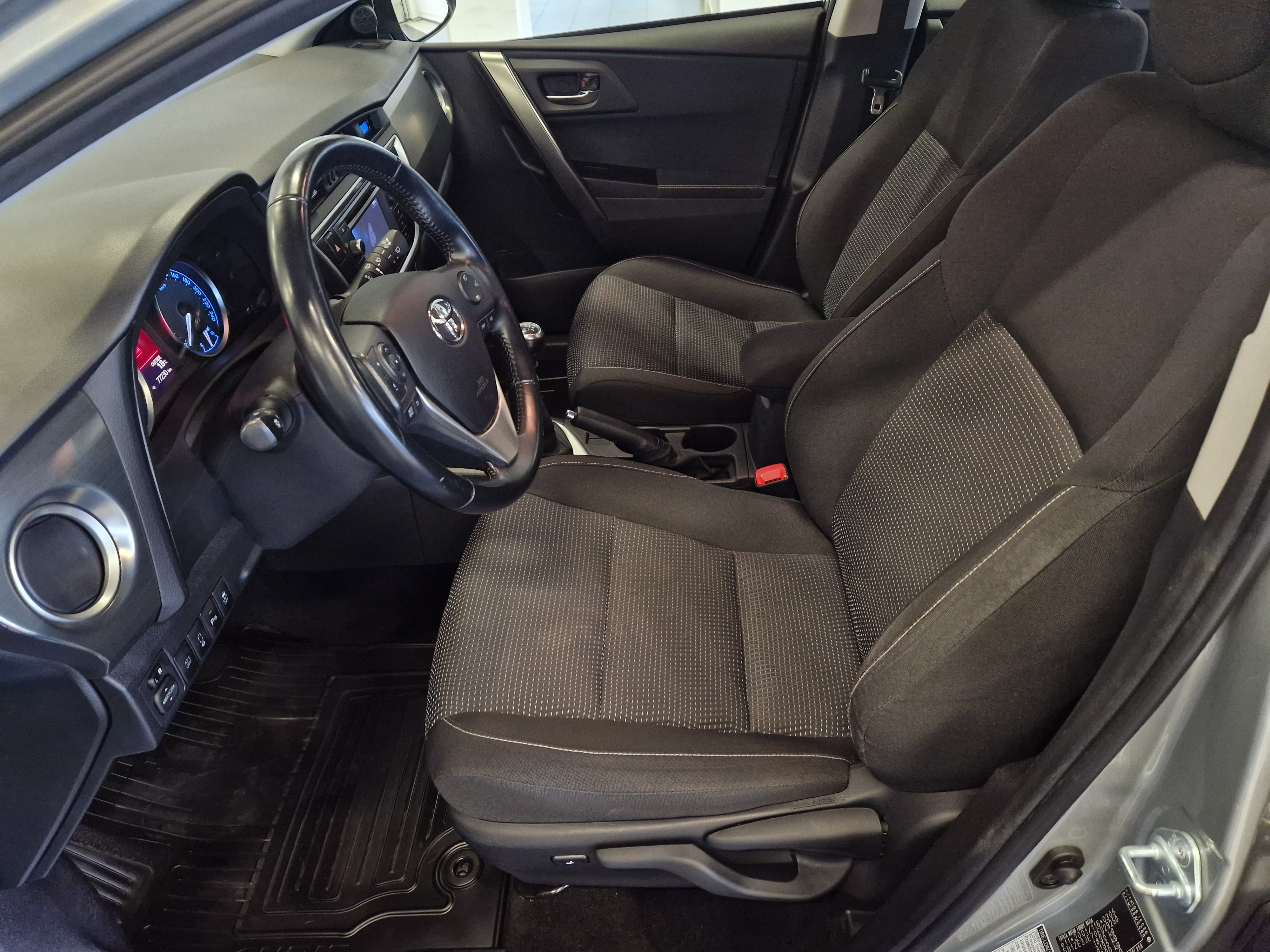 TOYOTA Auris 2013