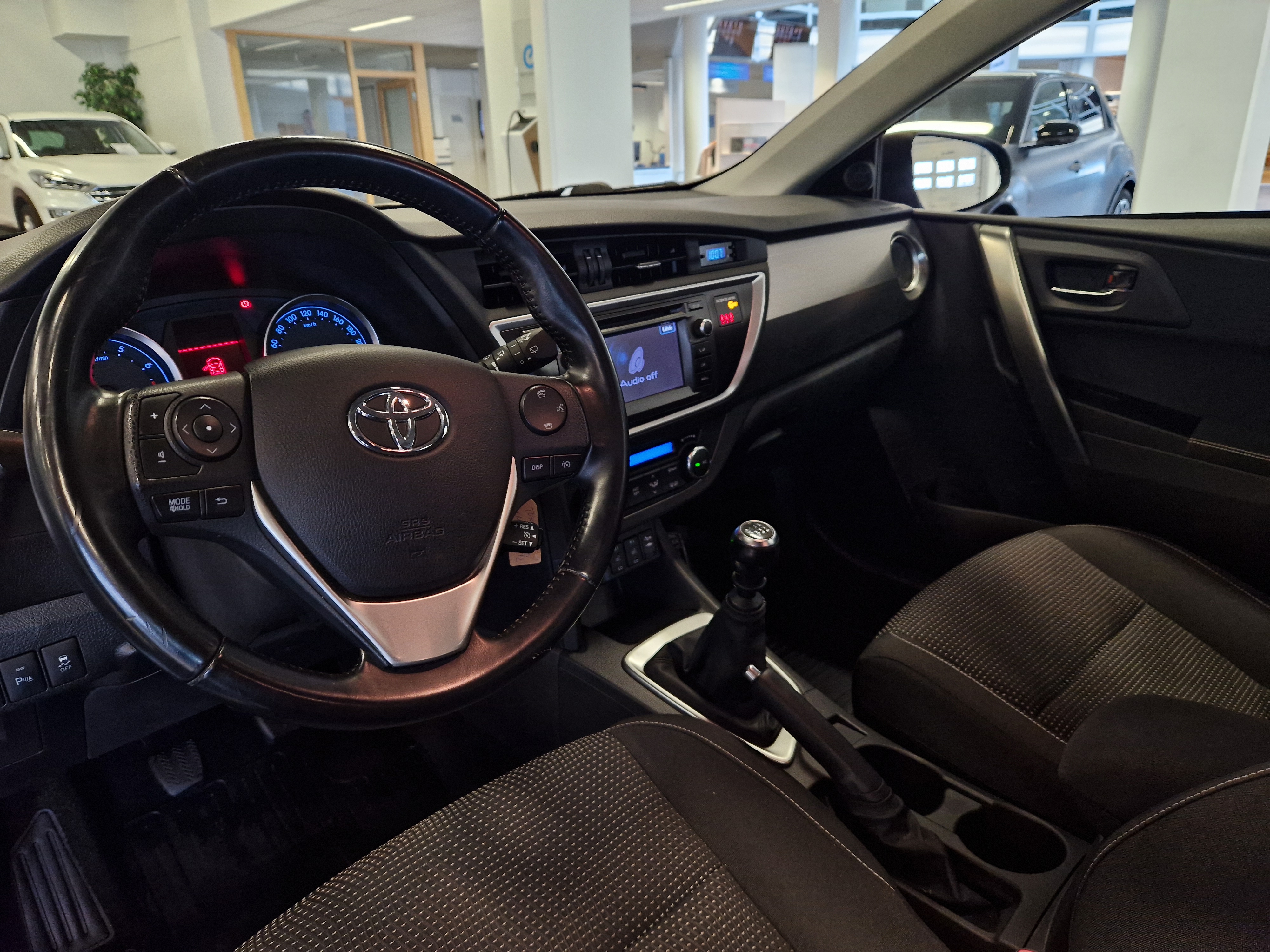 TOYOTA Auris 2013