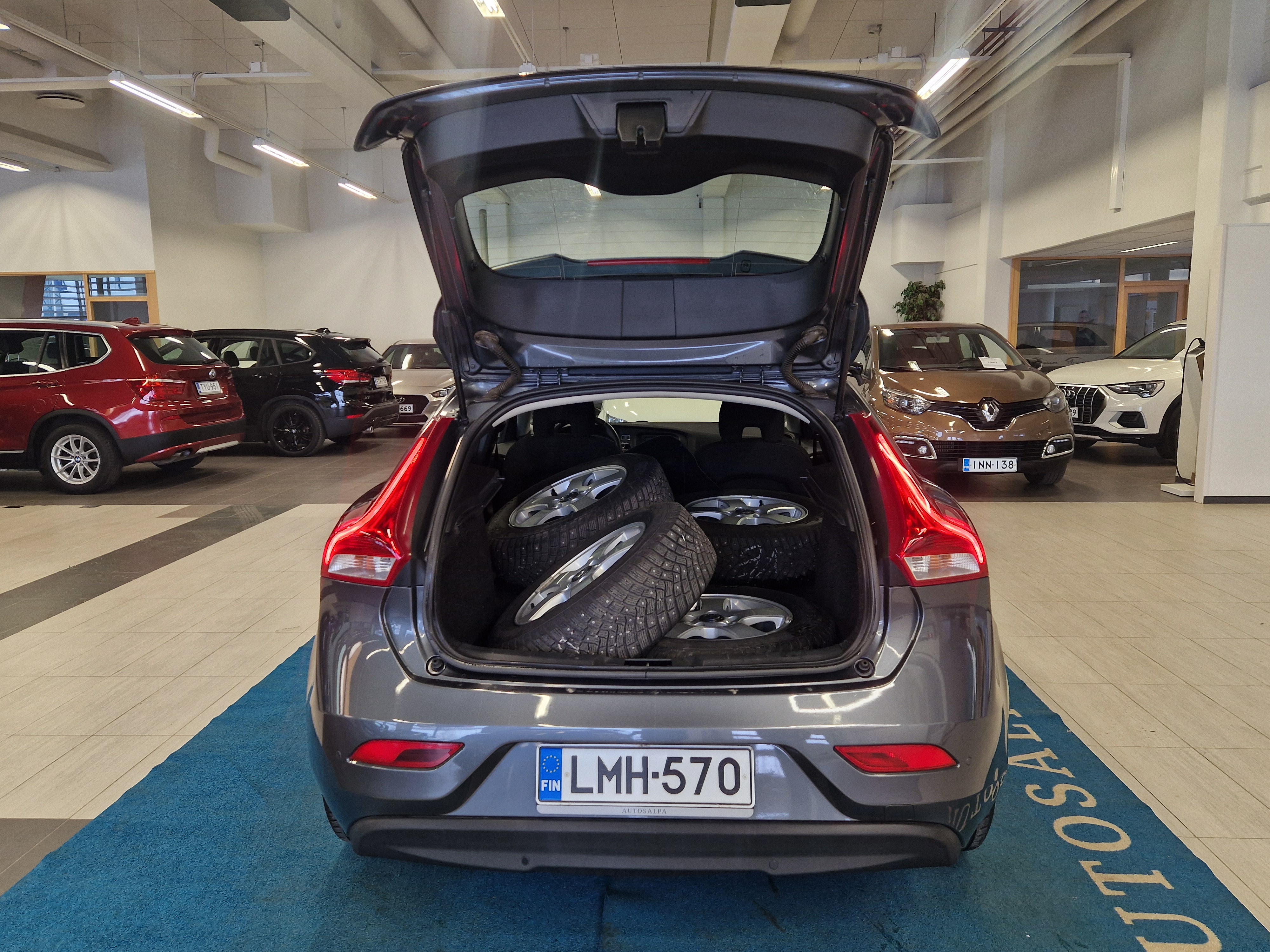 VOLVO V40 2013