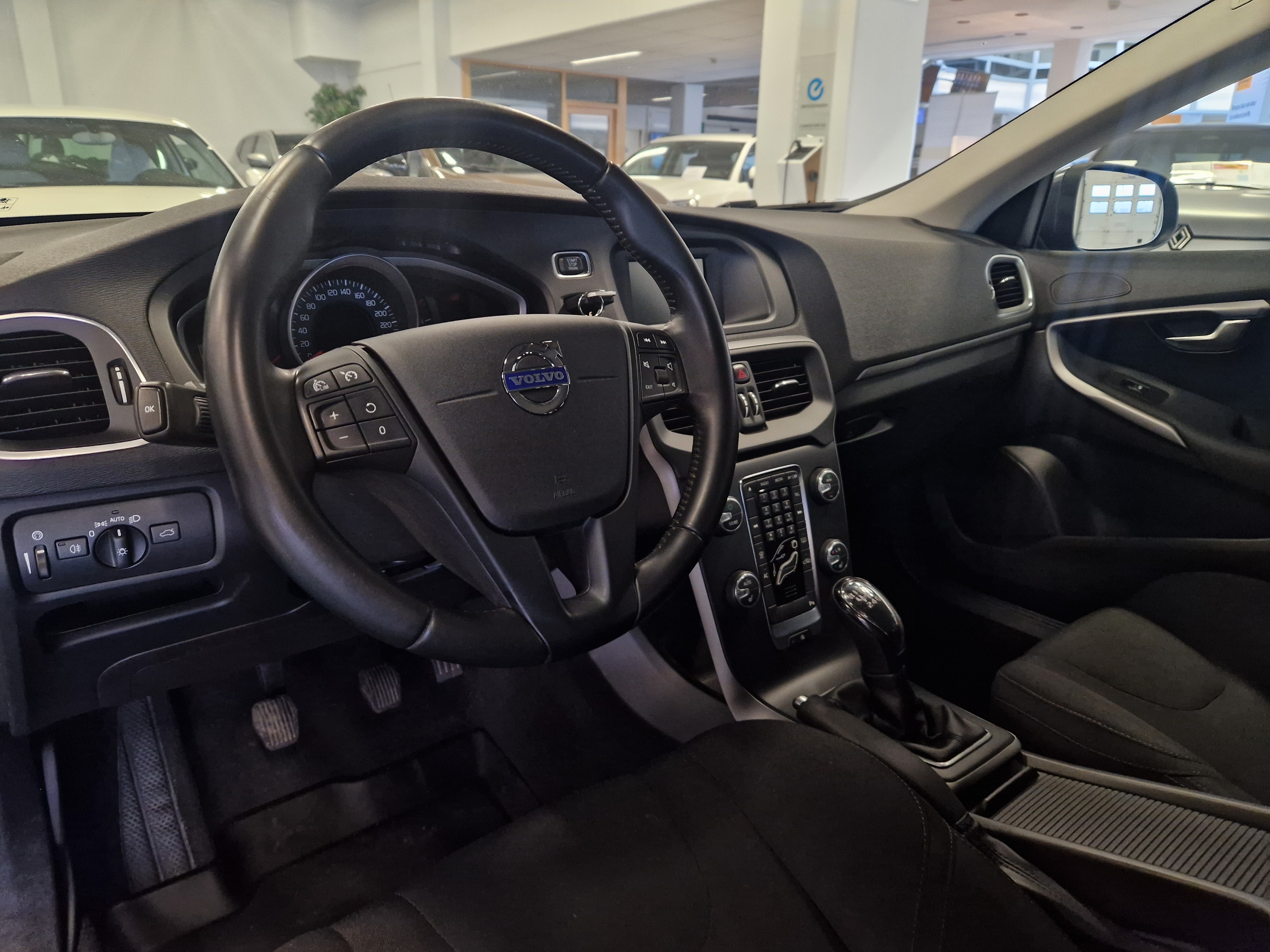 VOLVO V40 2013
