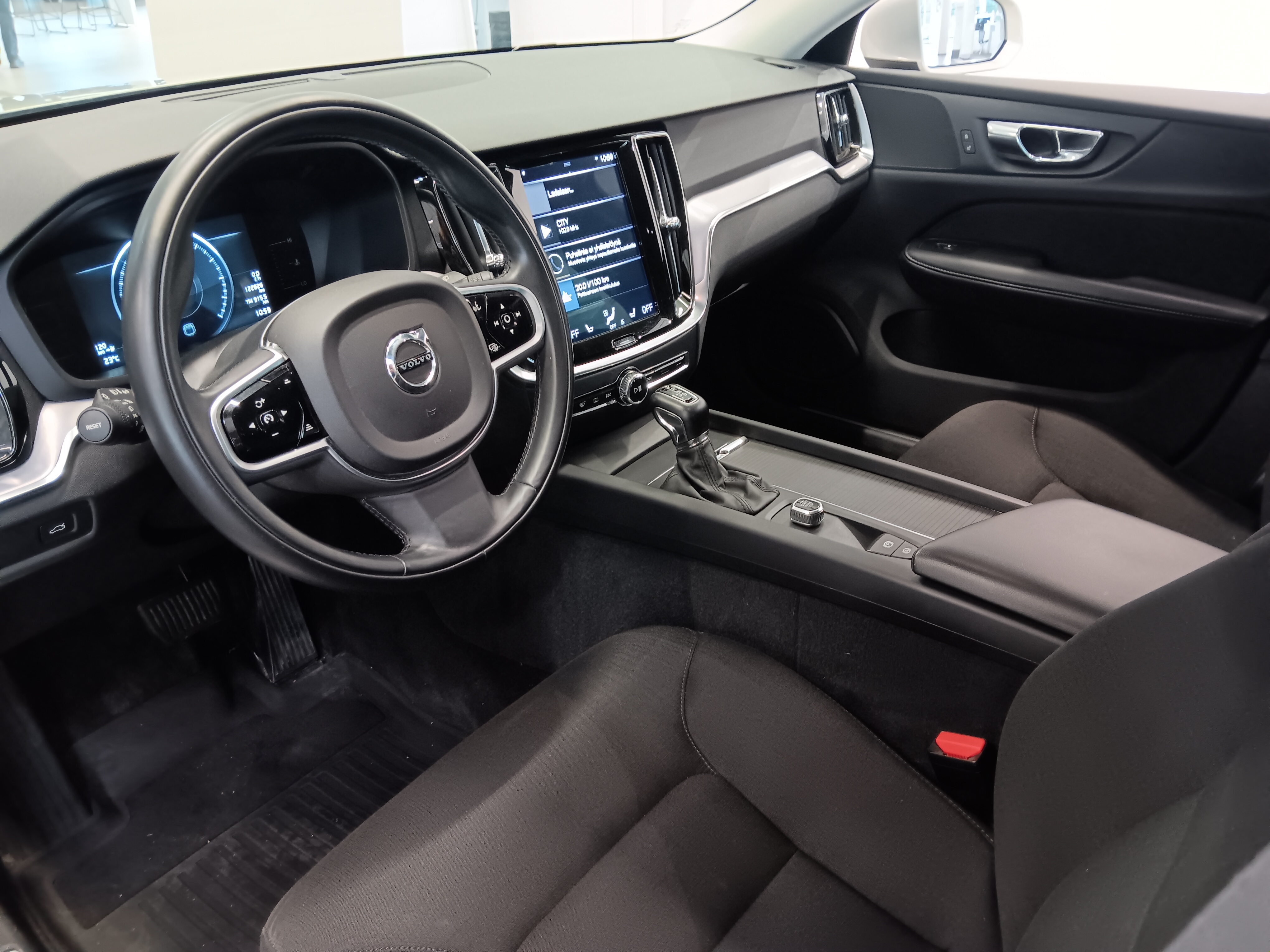 VOLVO V60 2019