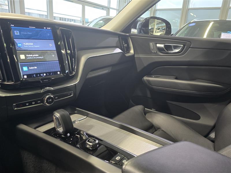 VOLVO XC60 2023