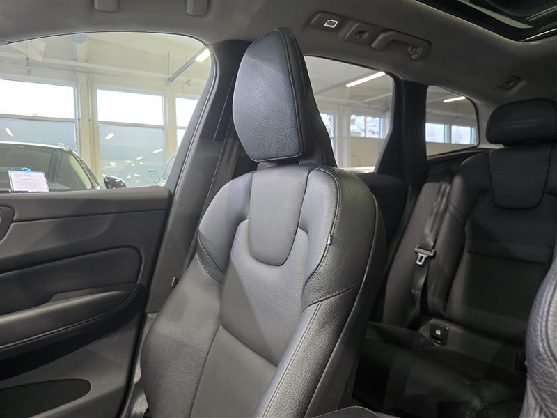 VOLVO XC60 2023