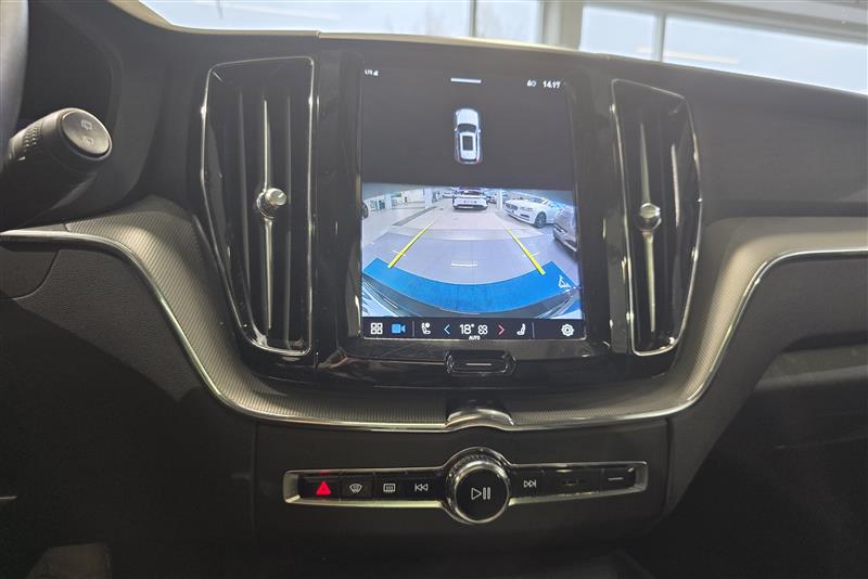 VOLVO XC60 2023