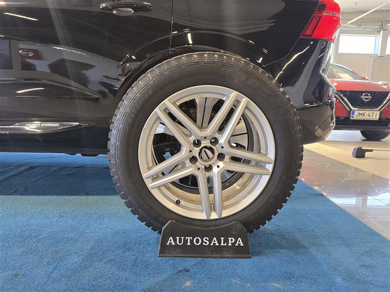 VOLVO XC60 2023