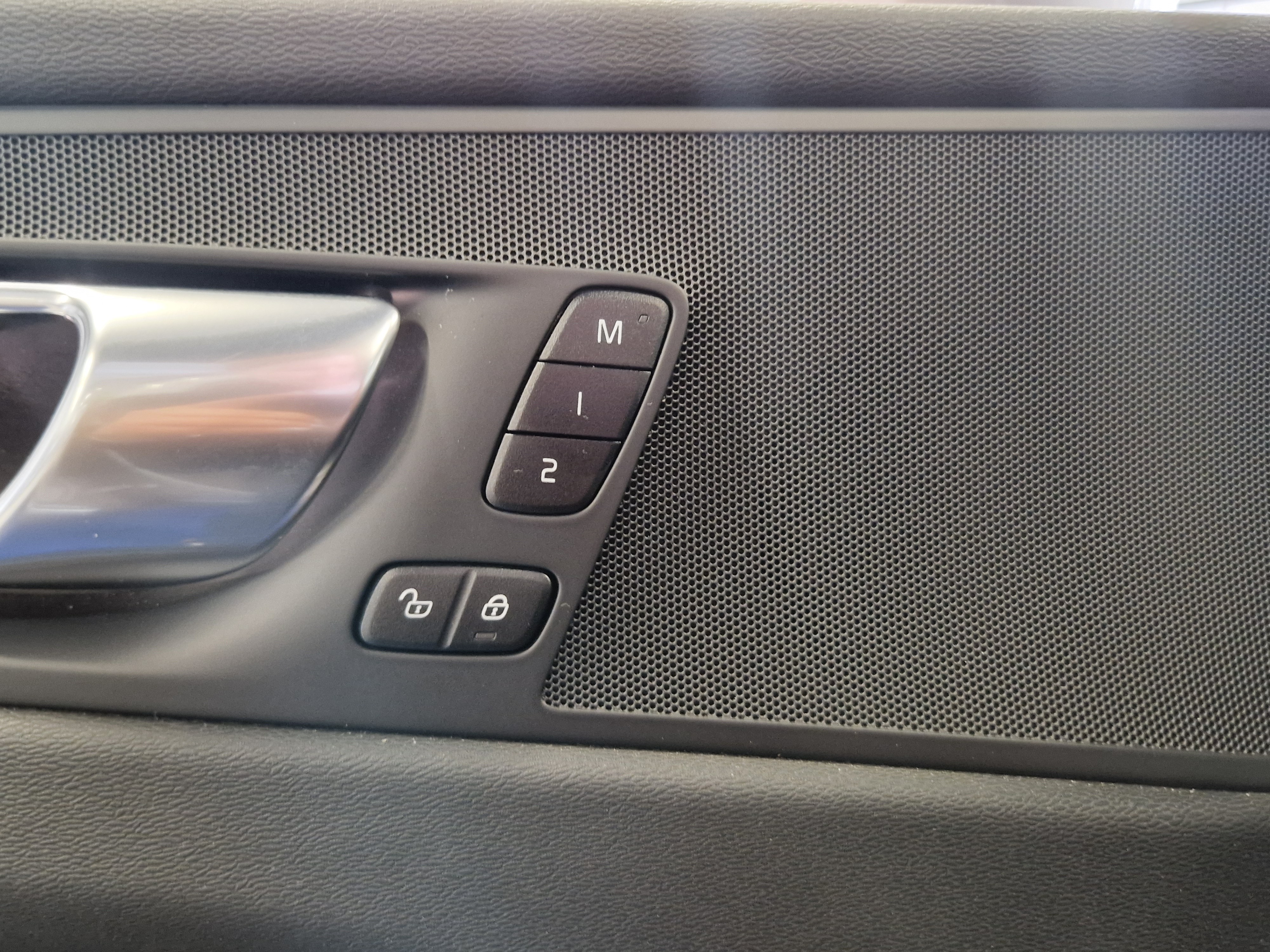 VOLVO XC60 2024