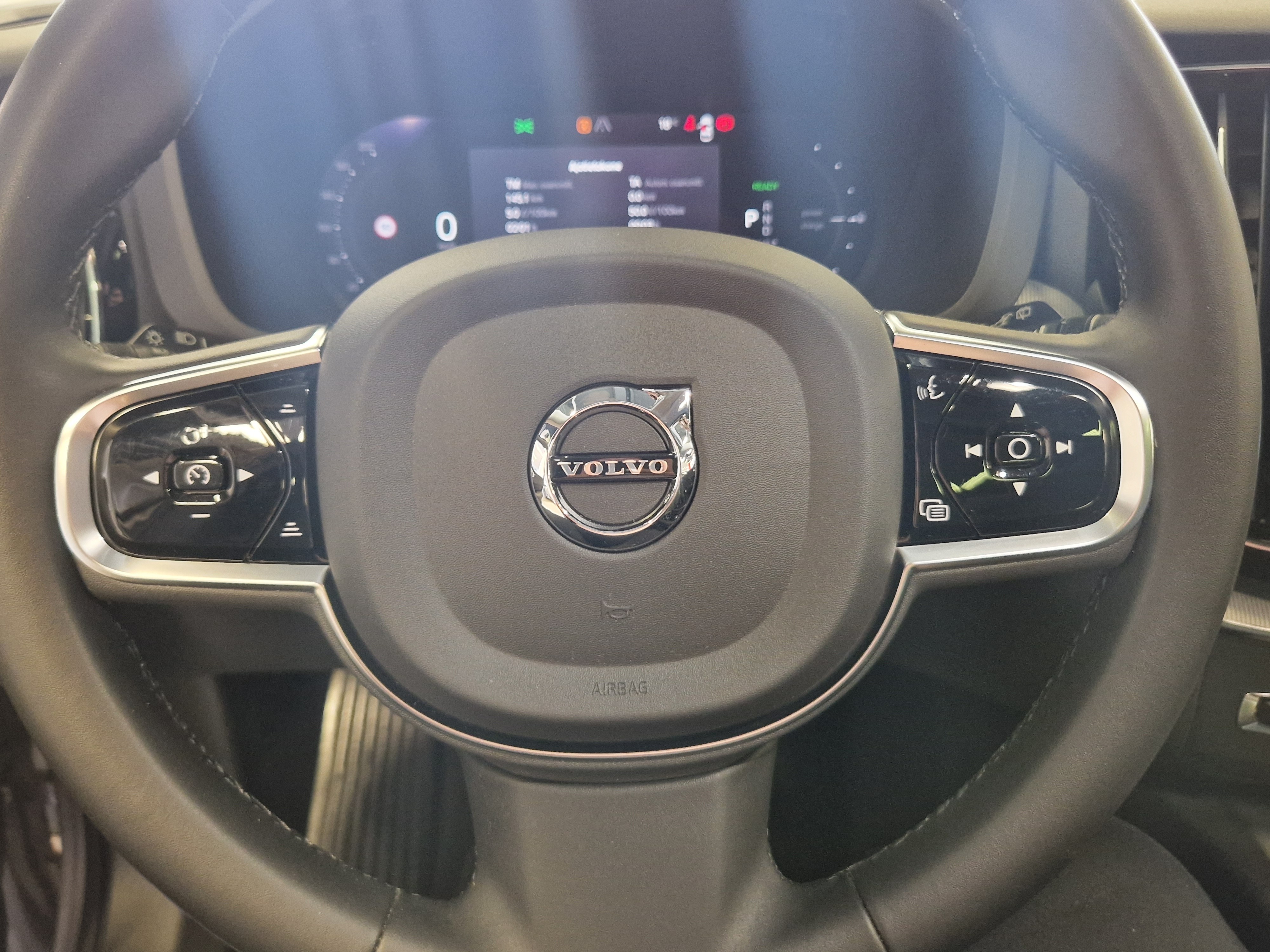 VOLVO XC60 2024