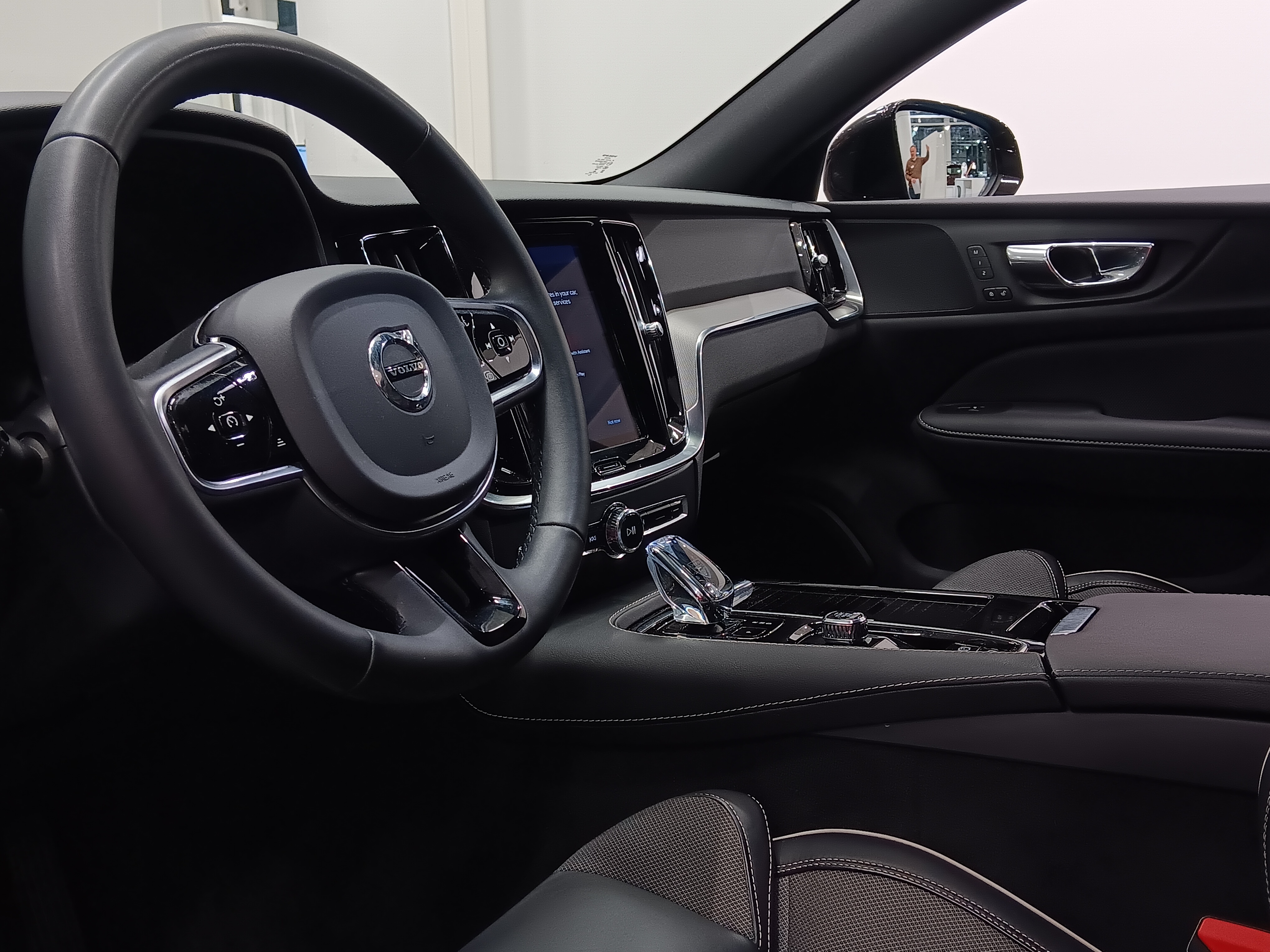 VOLVO V60 2023