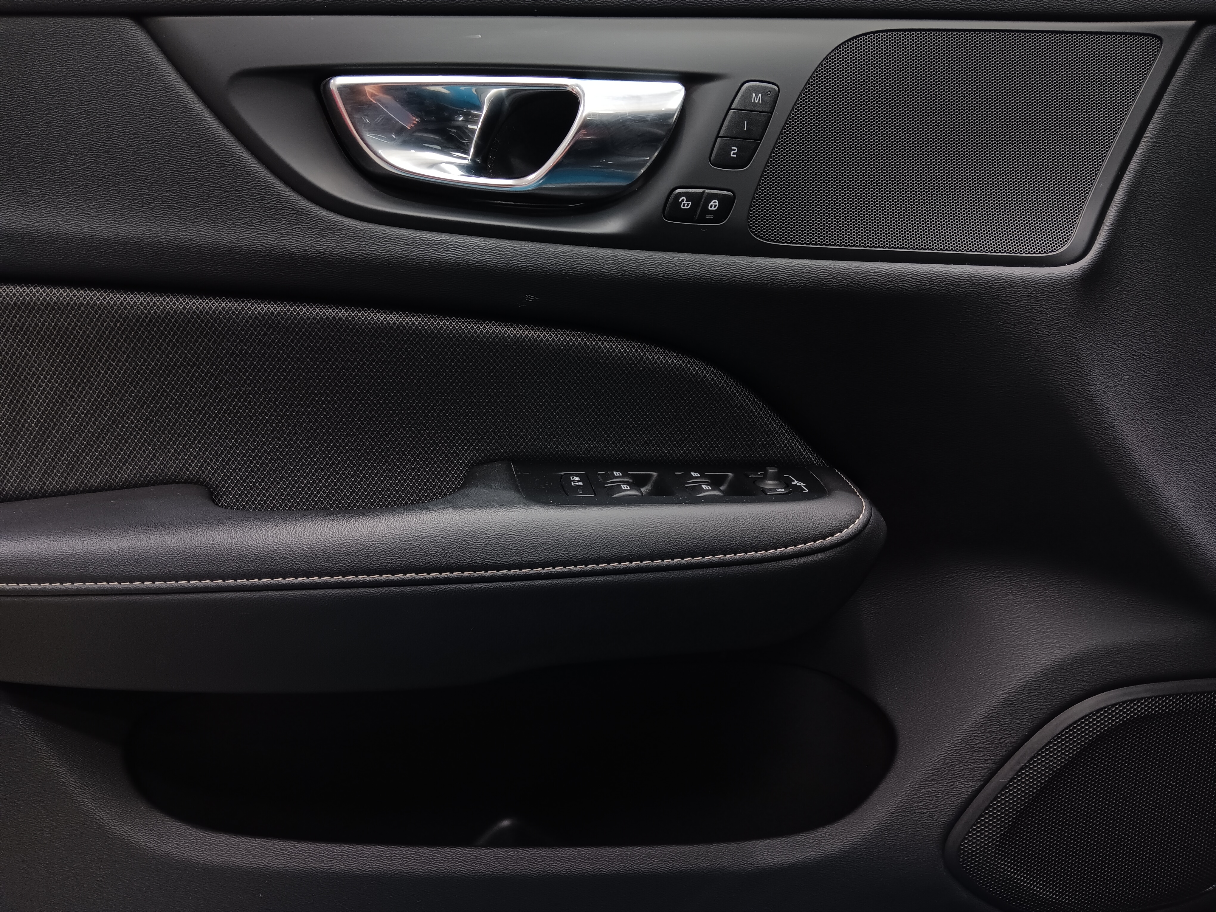 VOLVO V60 2023