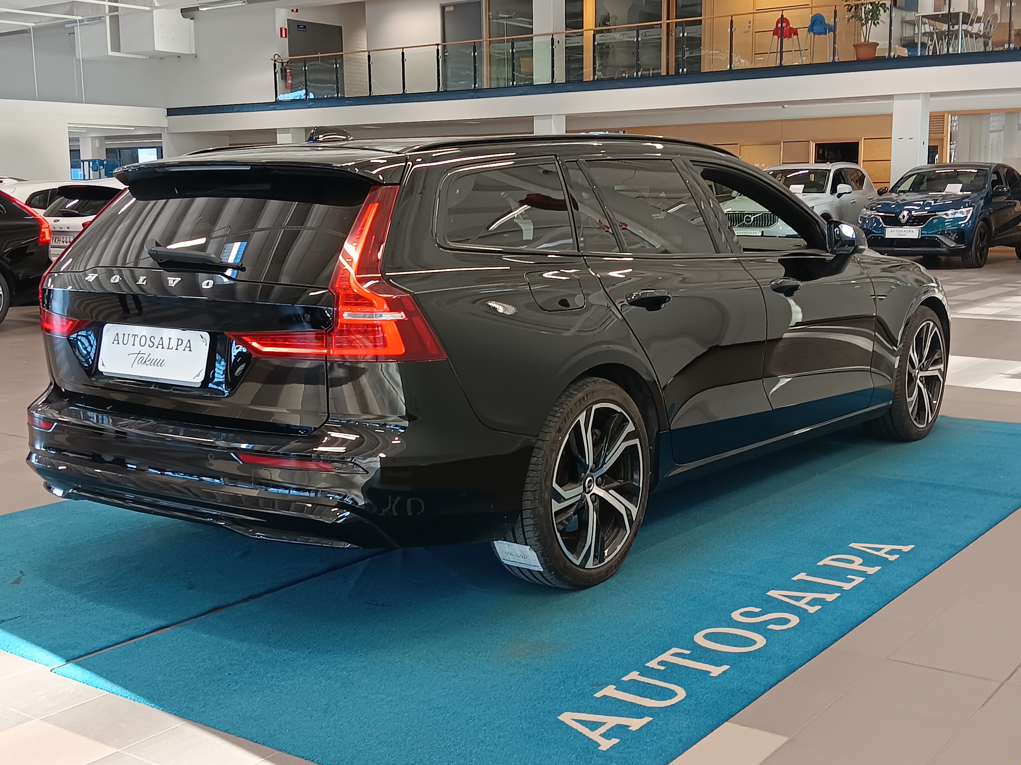 VOLVO V60 2023