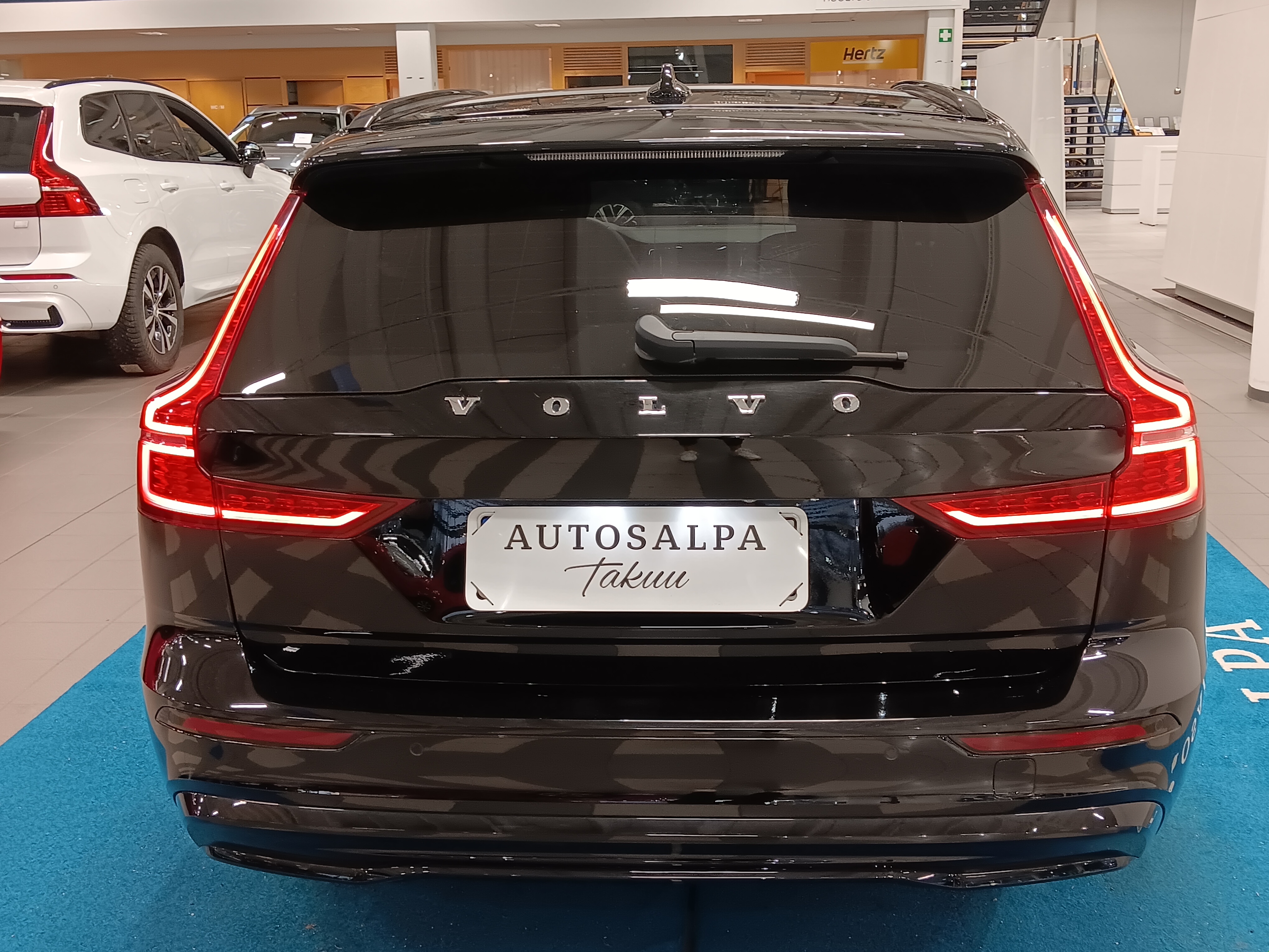 VOLVO V60 2023
