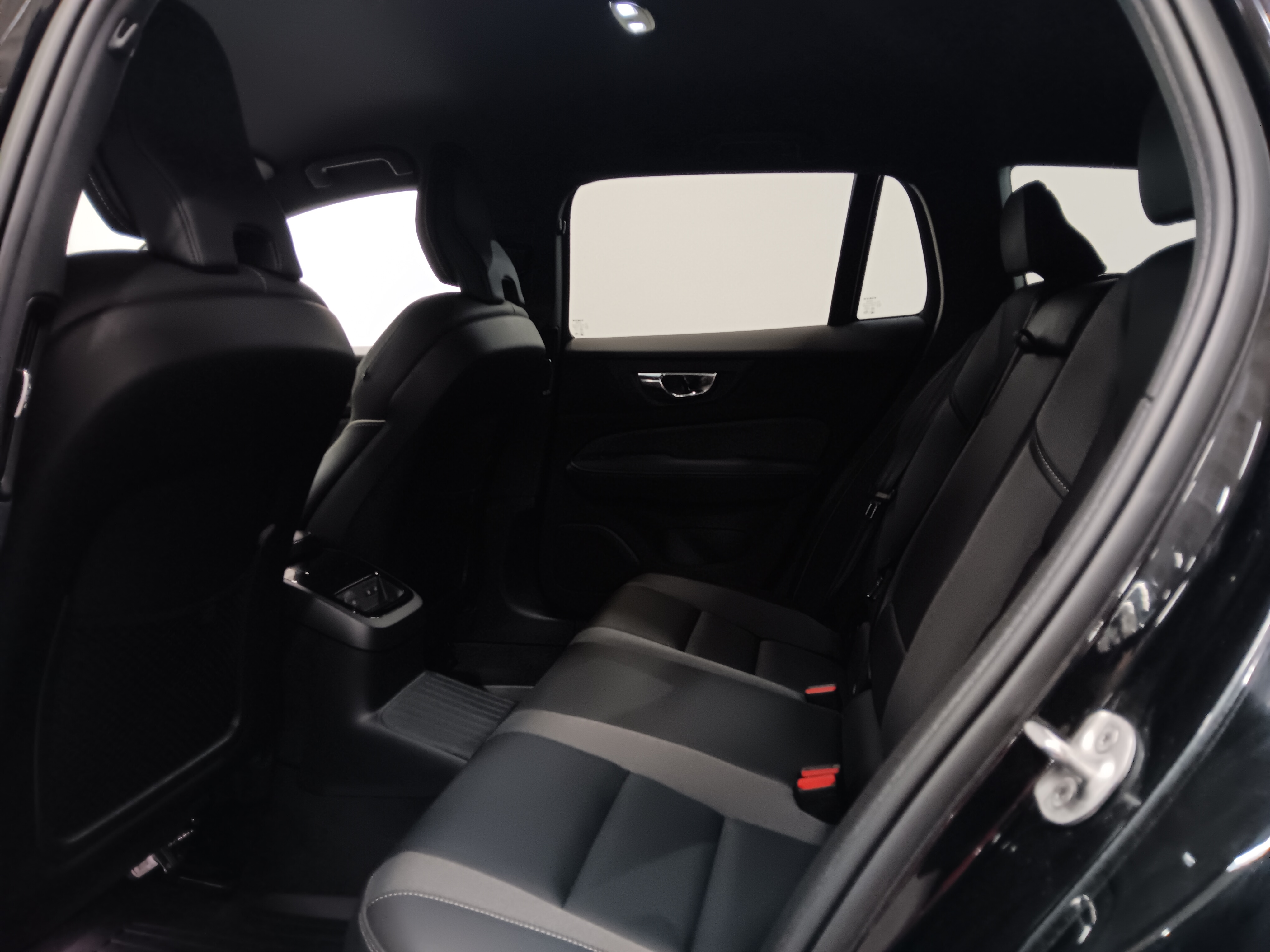 VOLVO V60 2023