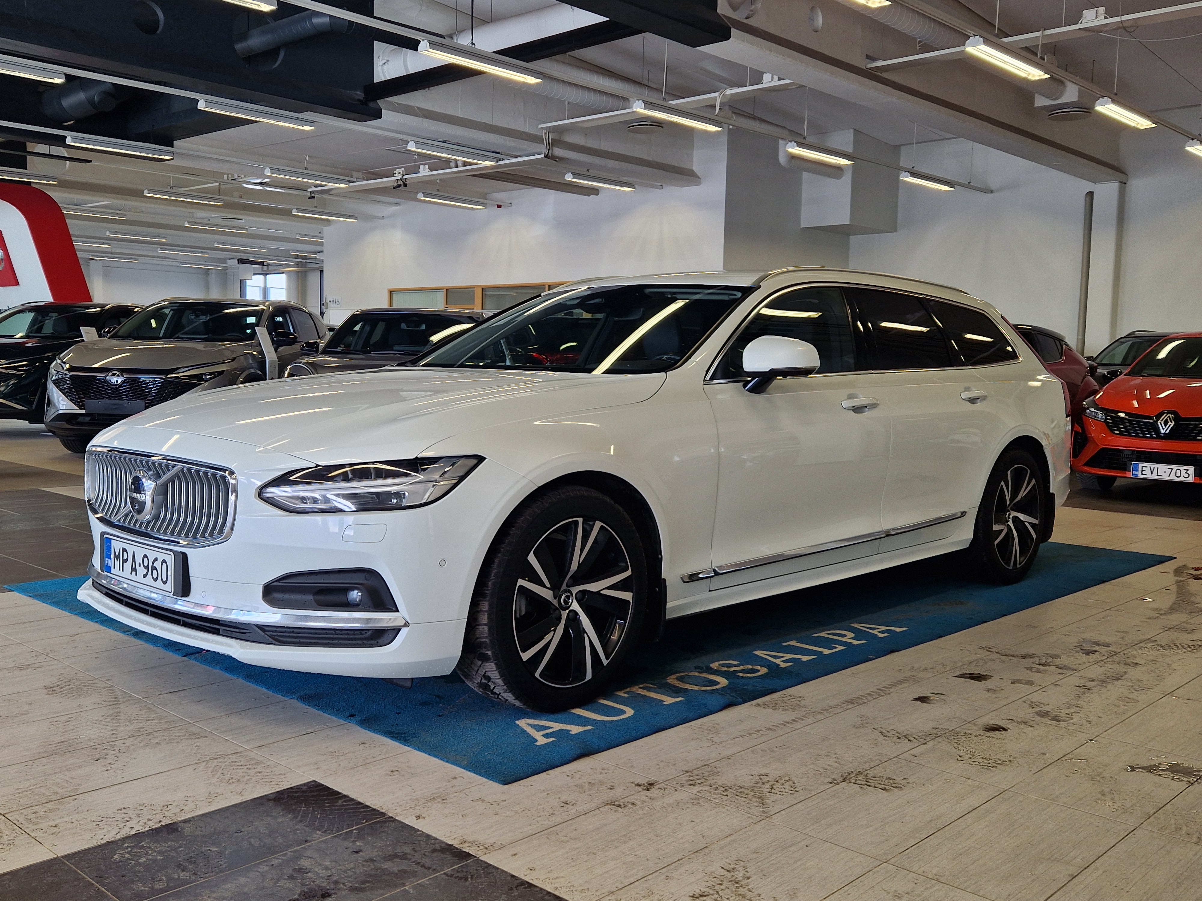 VOLVO V90 2023