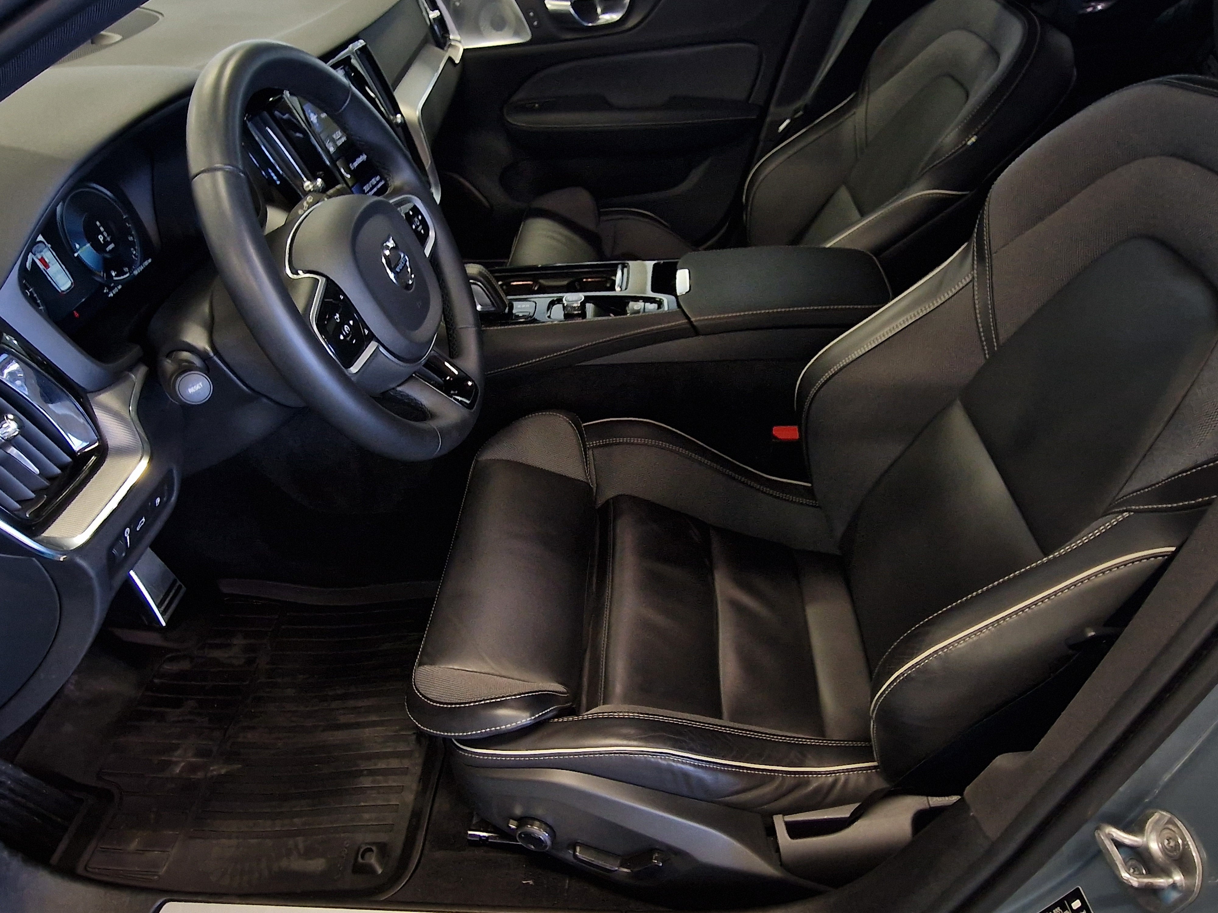 VOLVO V60 2022
