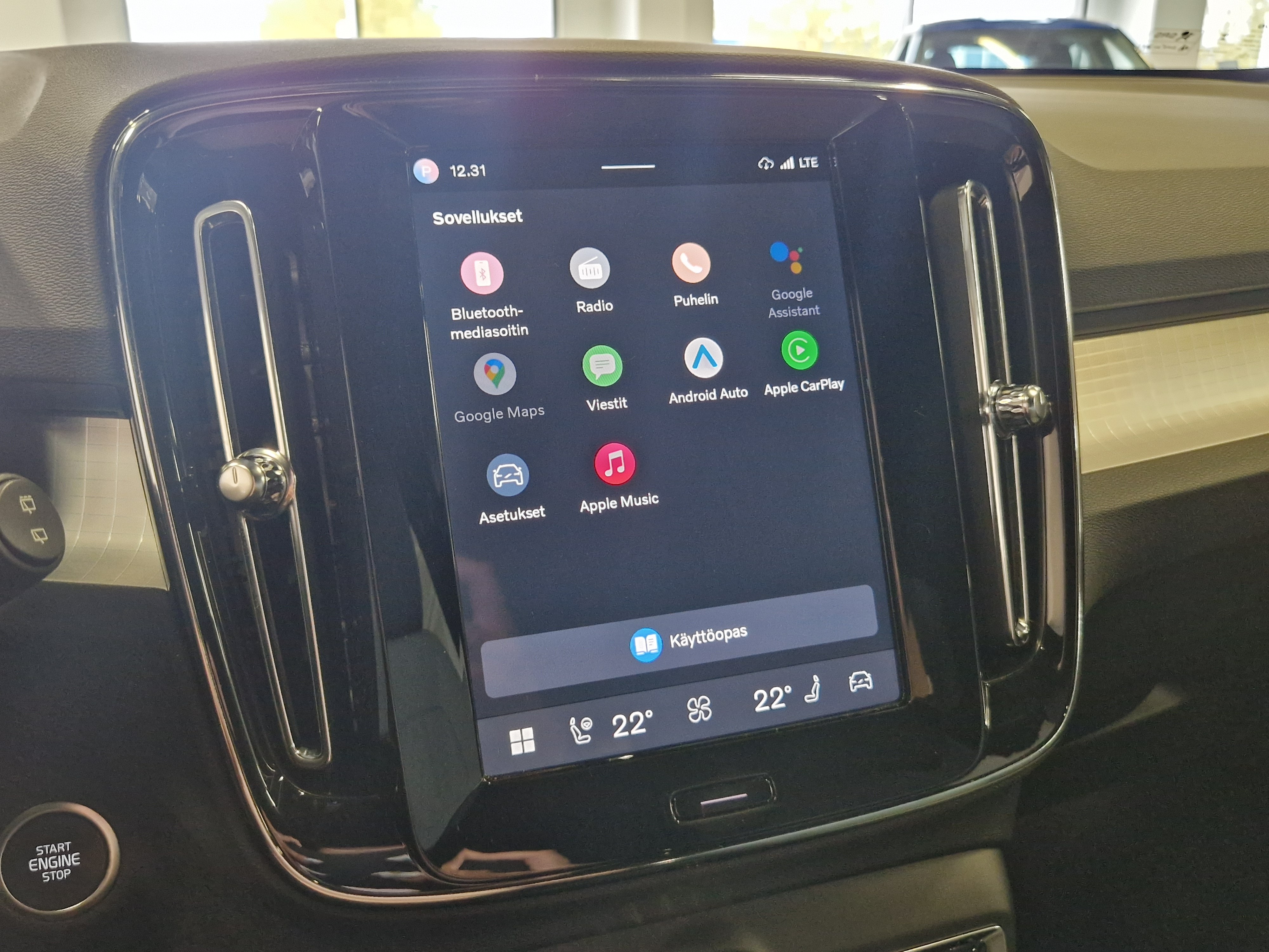 VOLVO XC40 2024