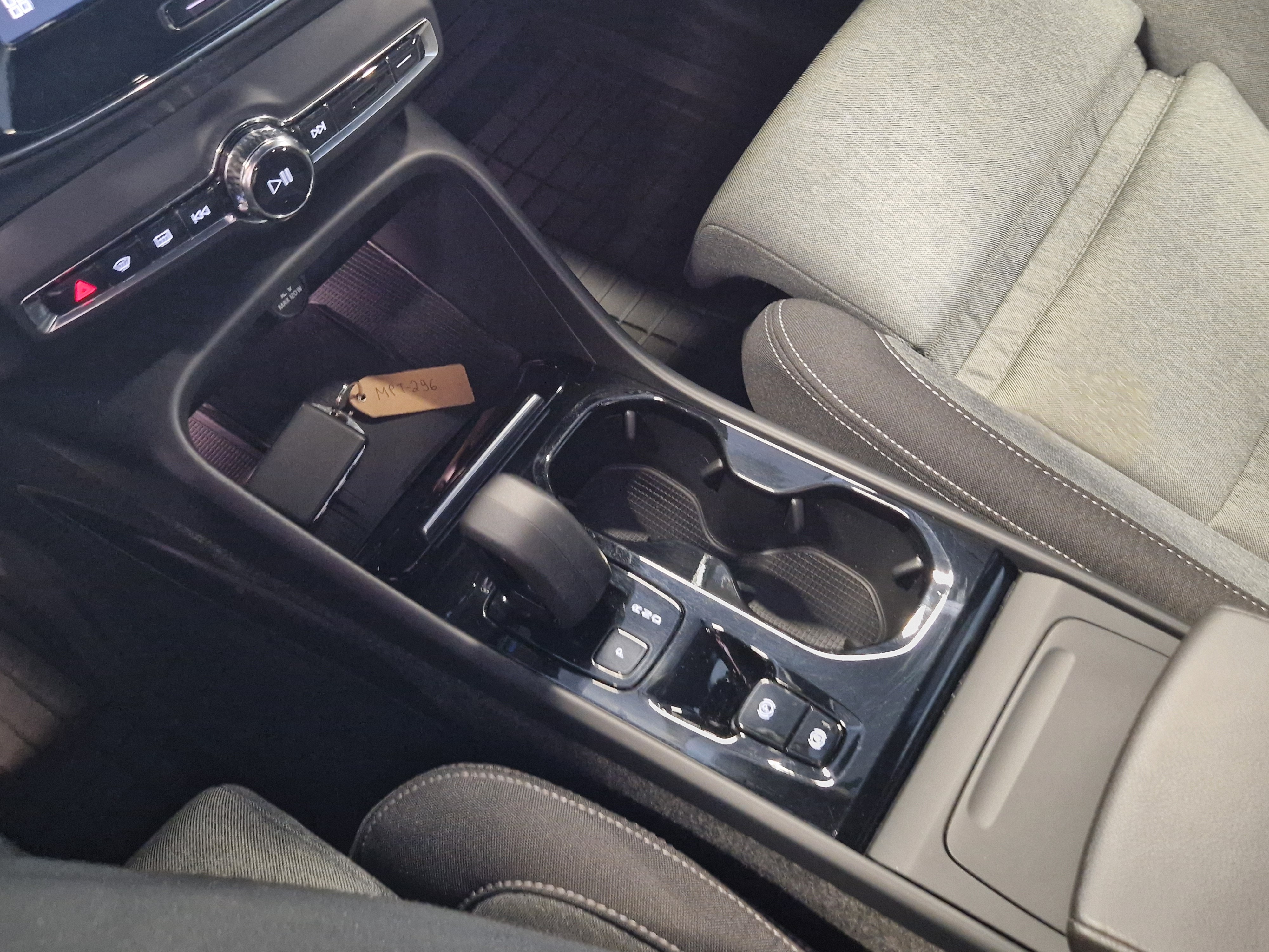 VOLVO XC40 2024