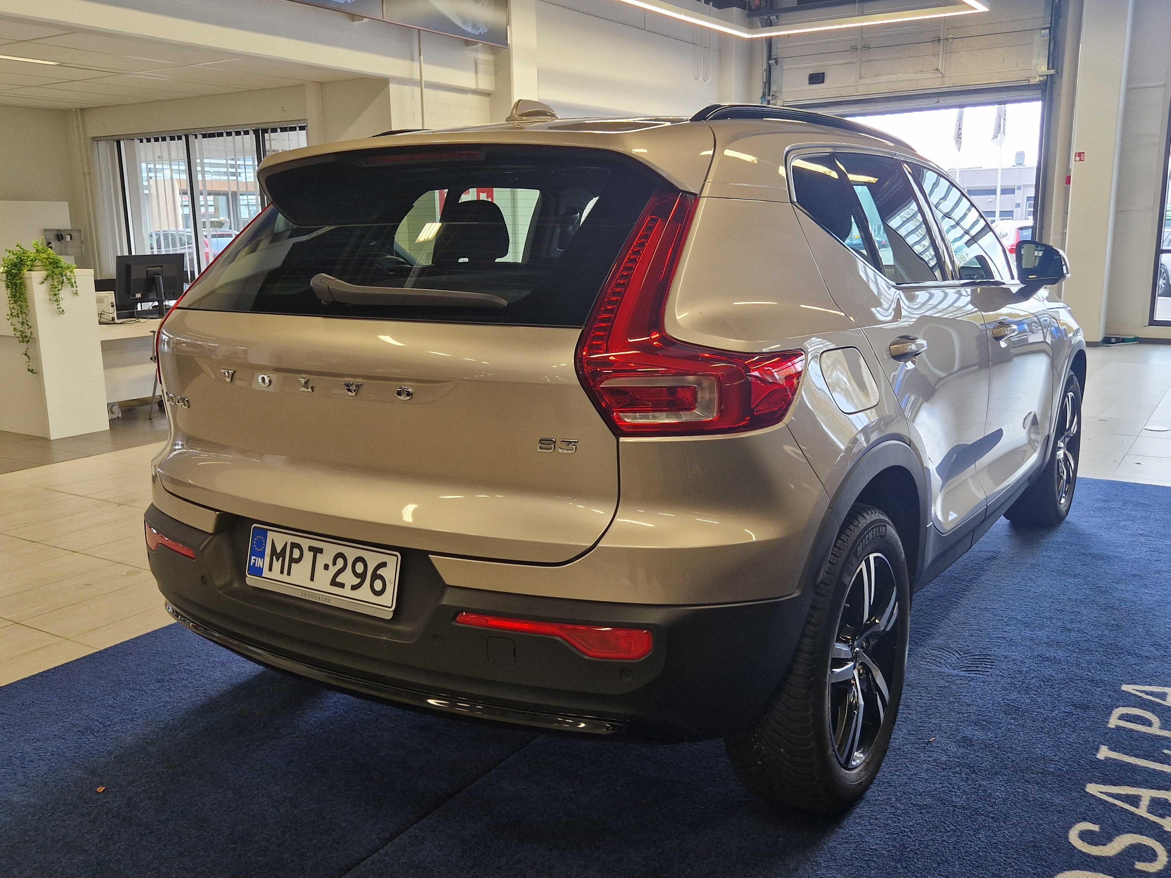 VOLVO XC40 2024