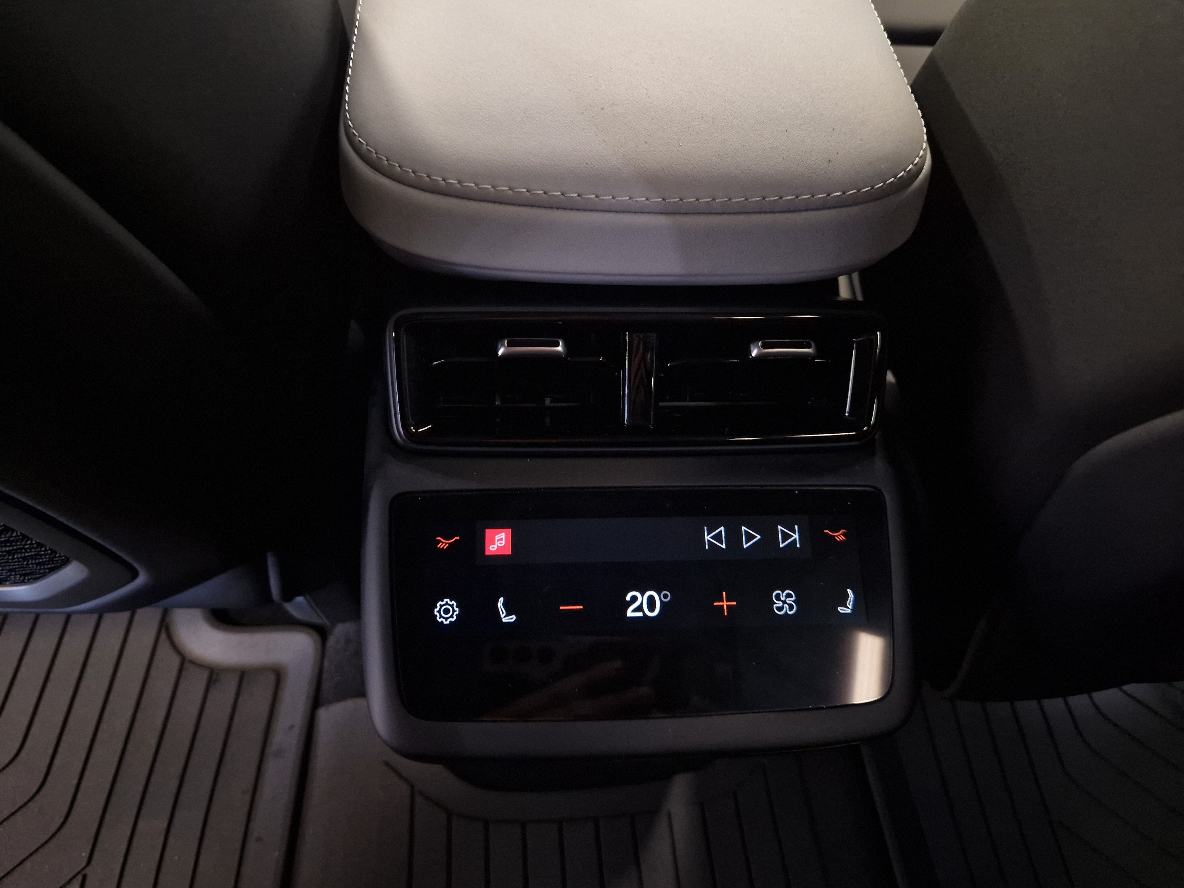 POLESTAR 4 2026