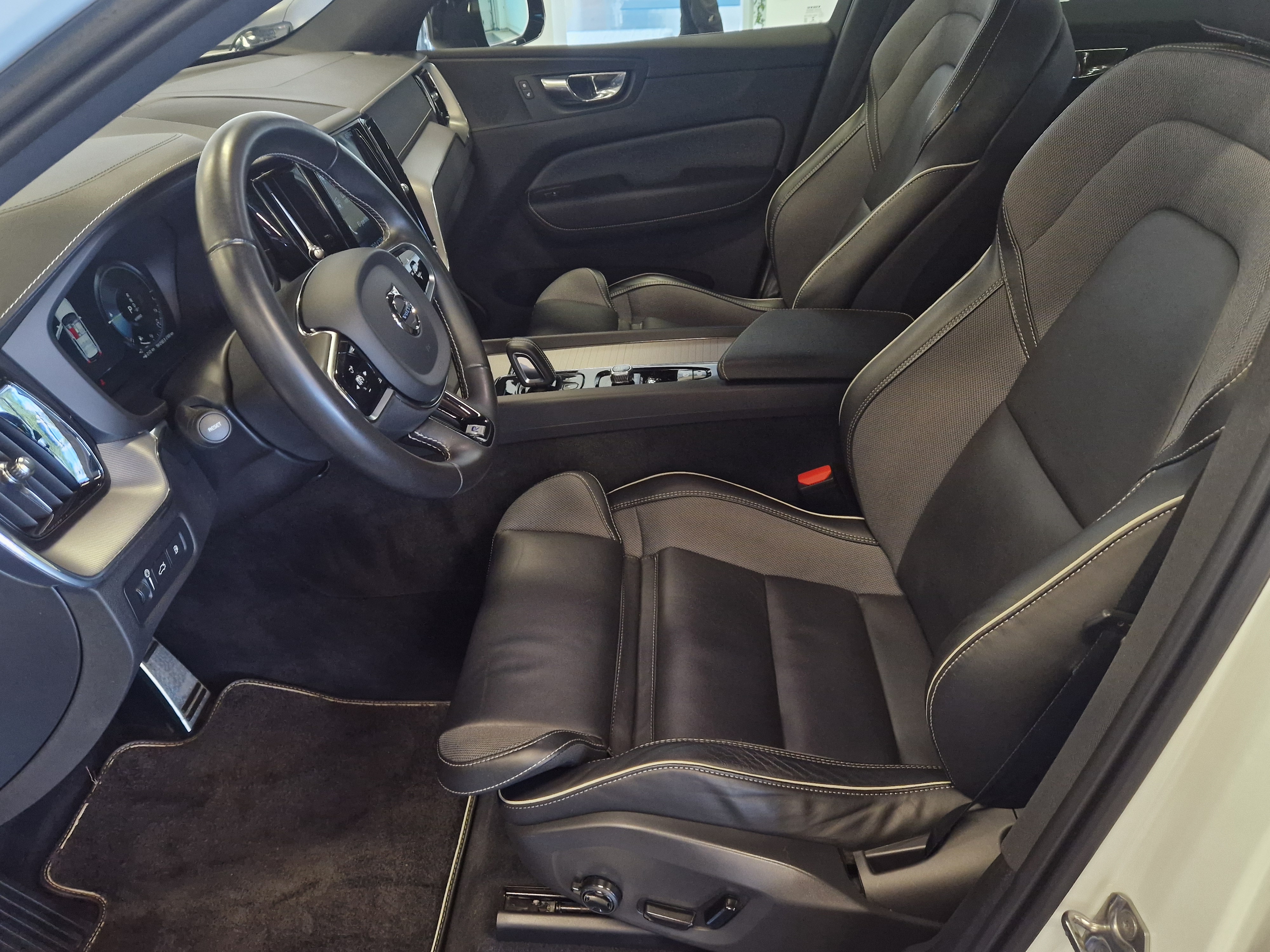 VOLVO XC60 2020