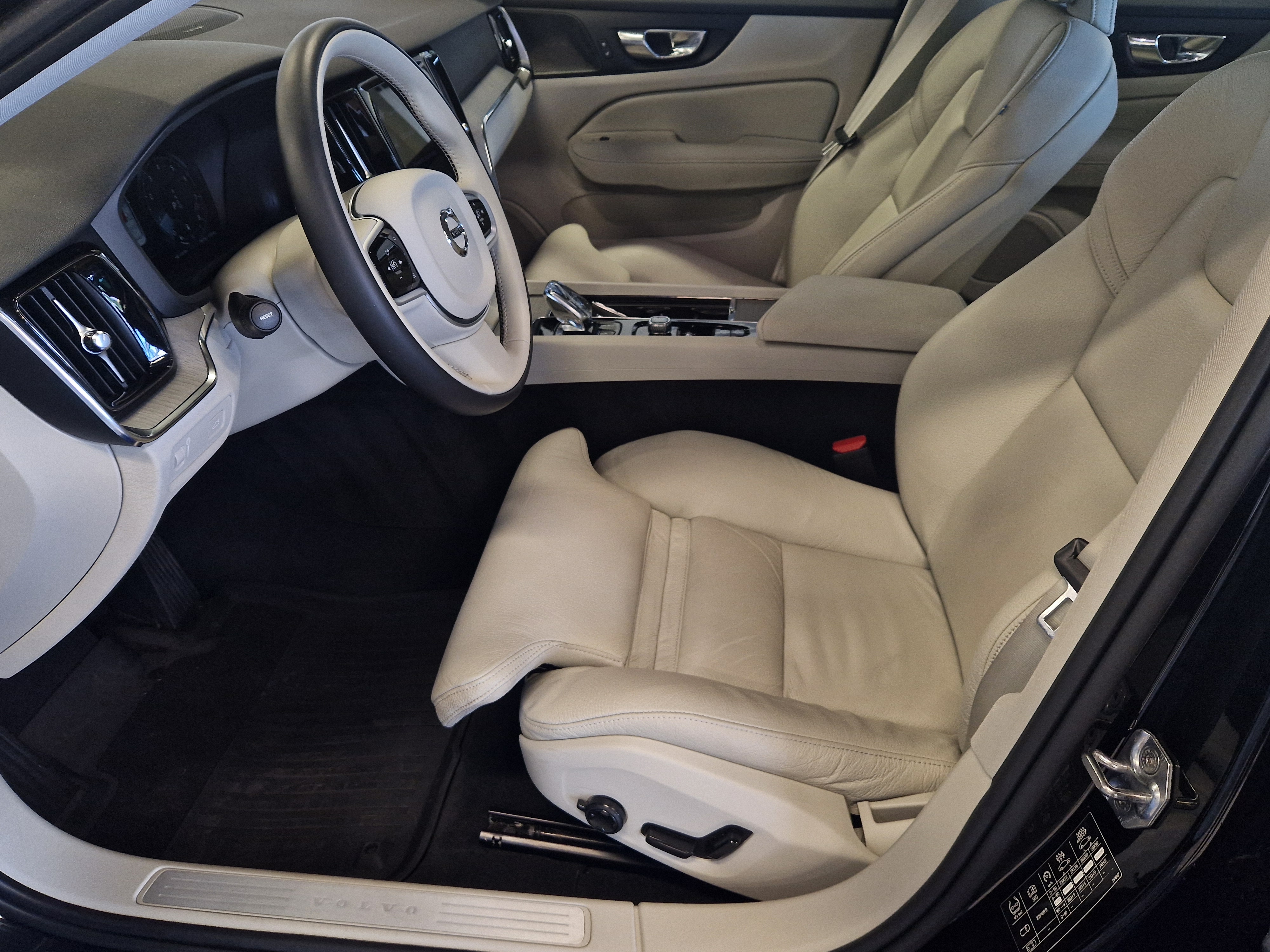 VOLVO S60 2021