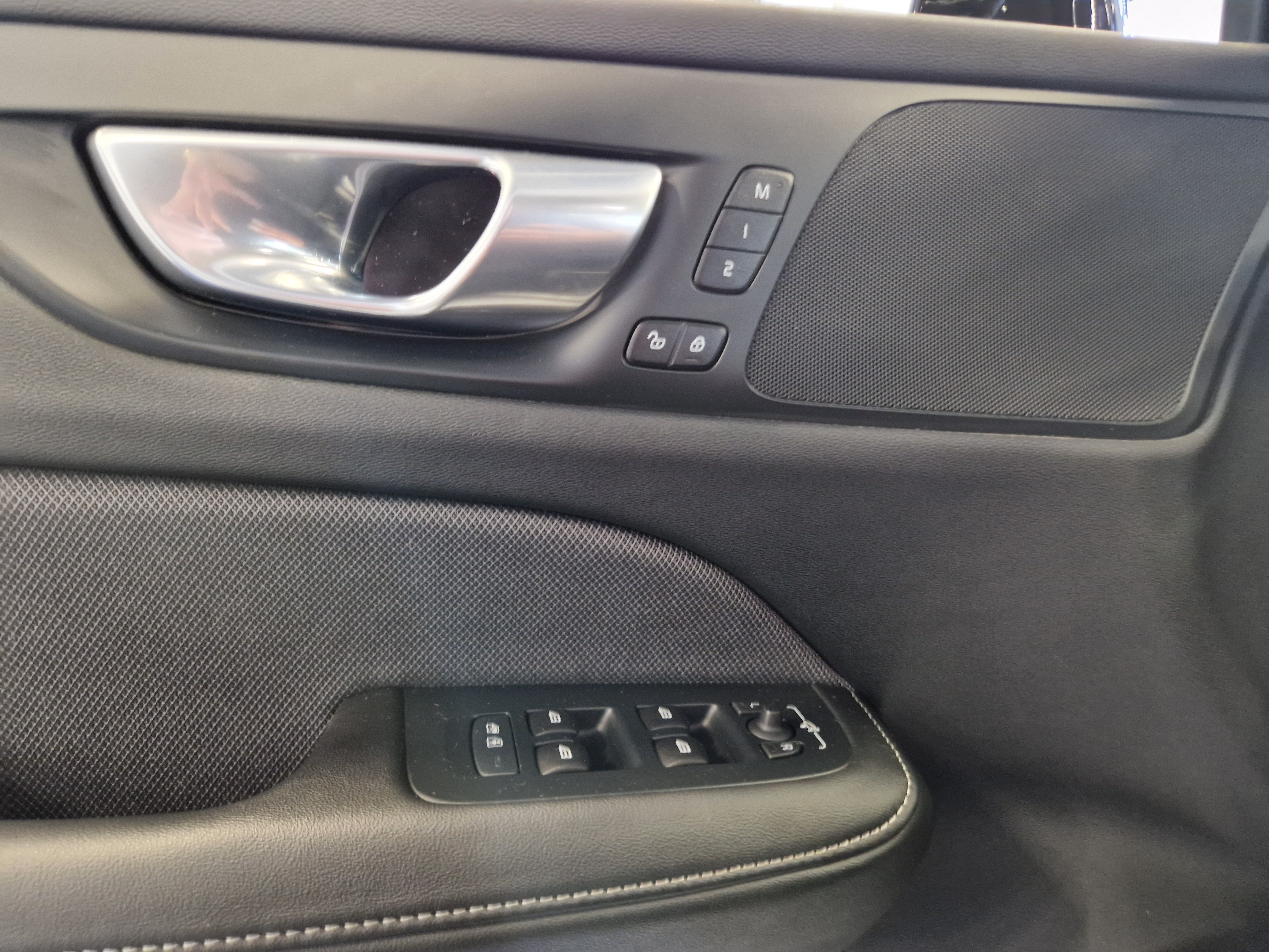 VOLVO V60 2024