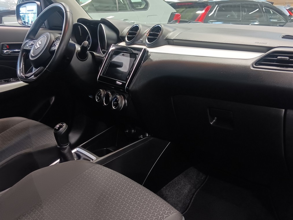 SUZUKI Swift 2021